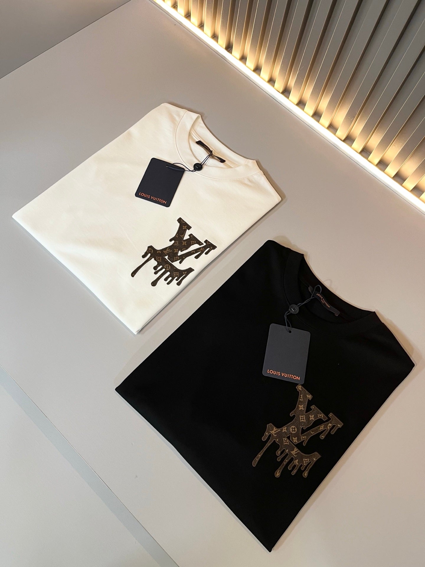 LOUI*V 2025ss new Iconic logo t-shirt