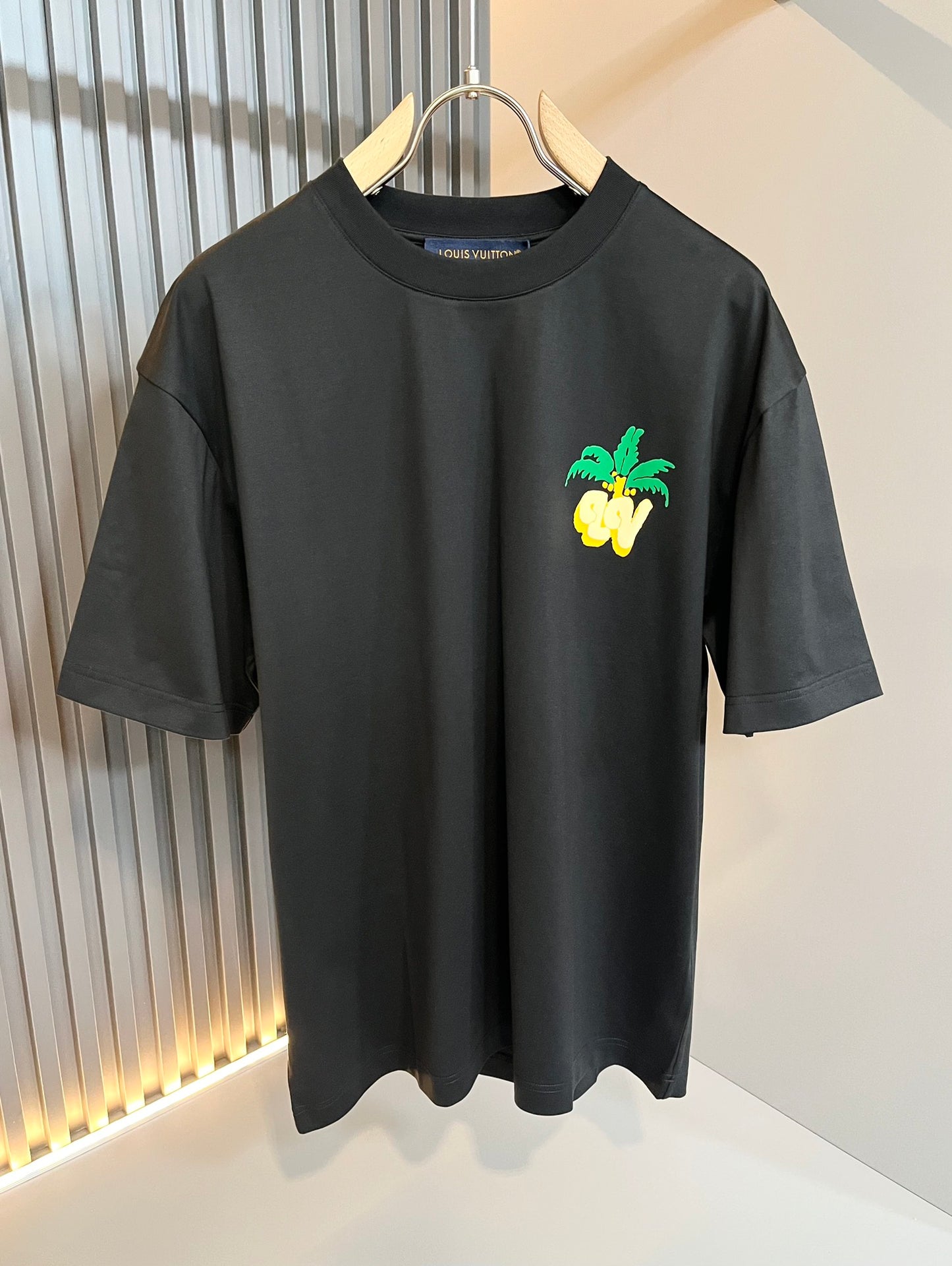 LOUI*V new t-shirt signature logo print