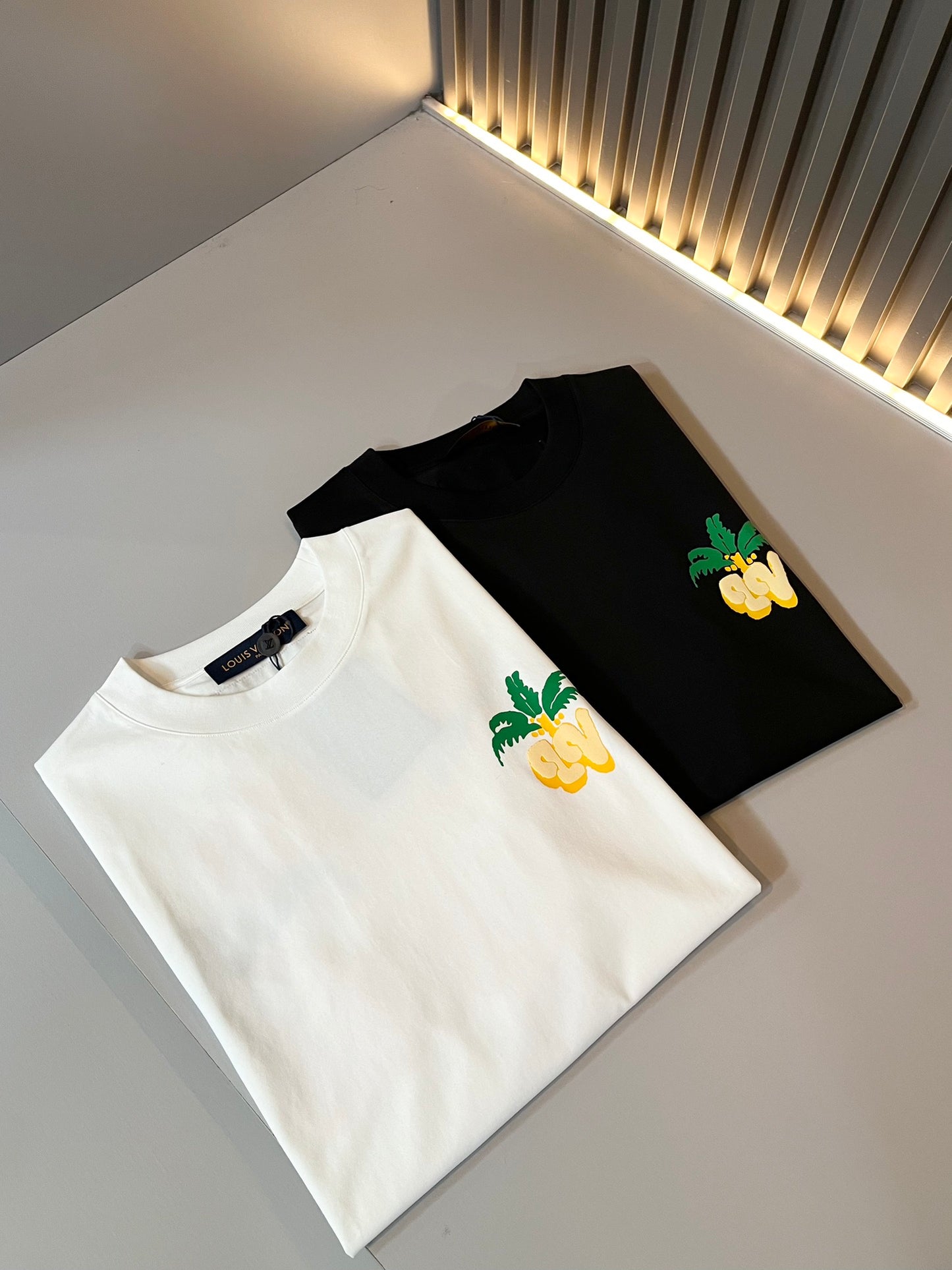 LOUI*V new t-shirt signature logo print