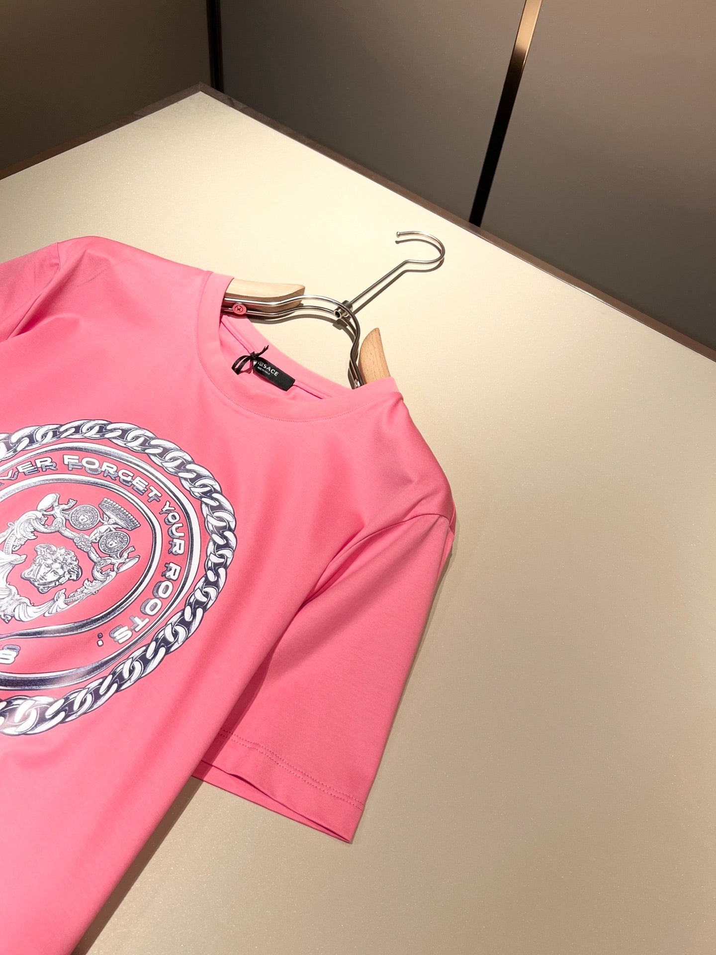 VERSA* 2025ss new t-shirt medusa print pattern