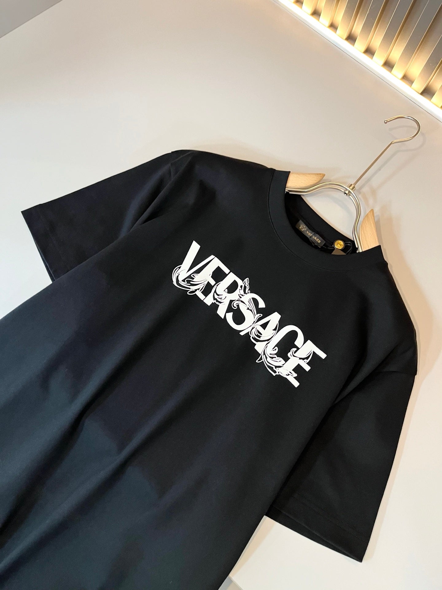 VERSA* 2025ss letter logo printed t-shirt