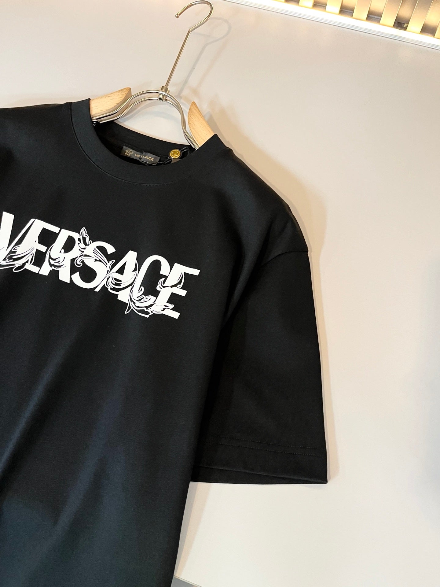 VERSA* 2025ss letter logo printed t-shirt