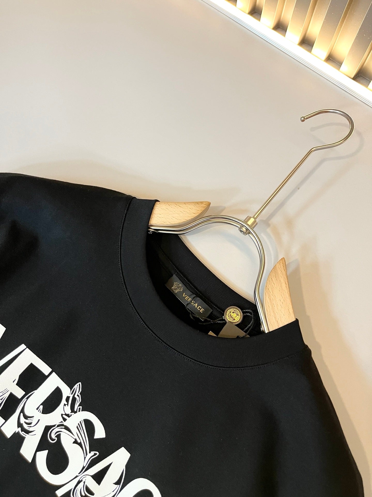 VERSA* 2025ss letter logo printed t-shirt