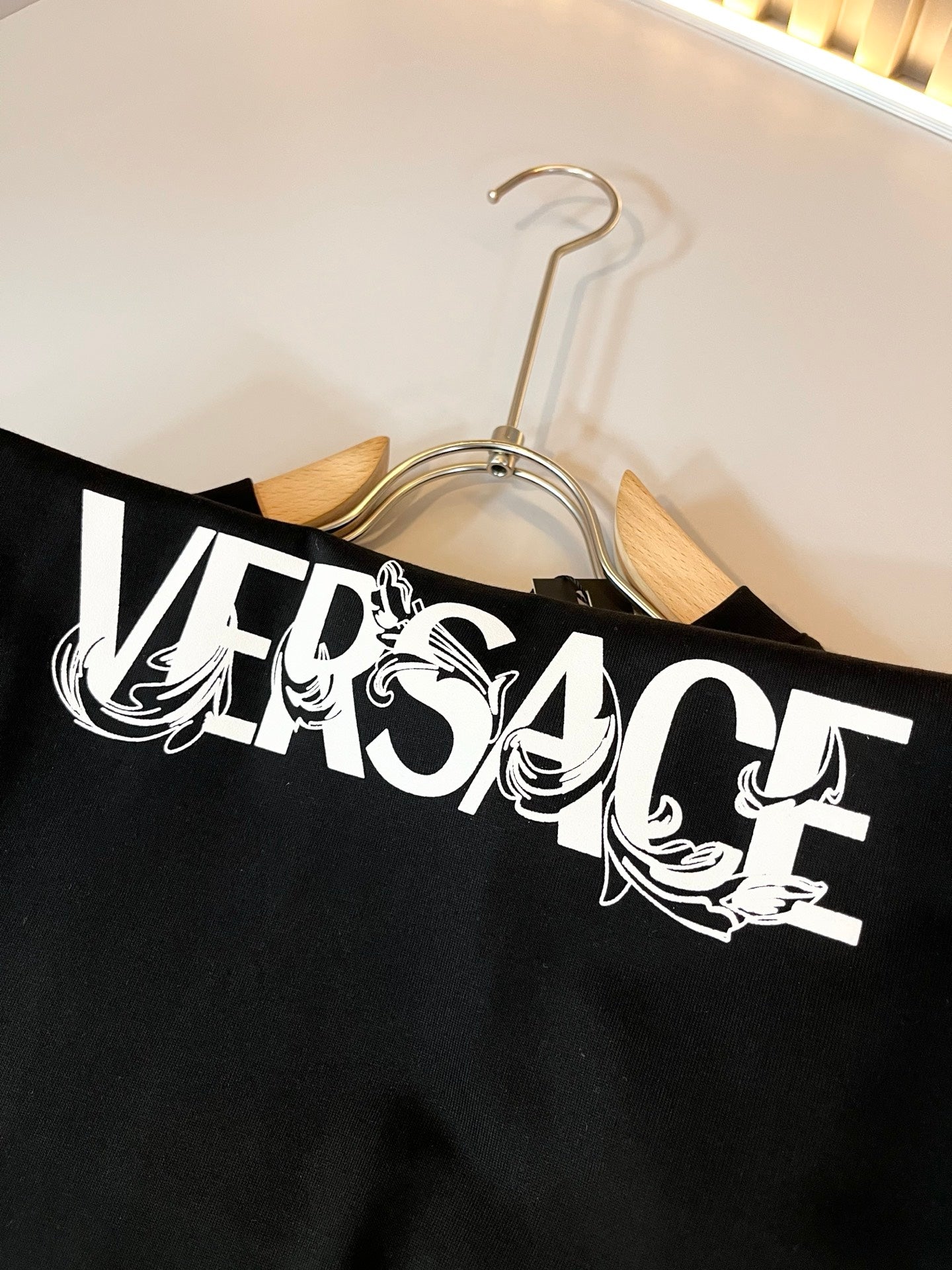 VERSA* 2025ss letter logo printed t-shirt