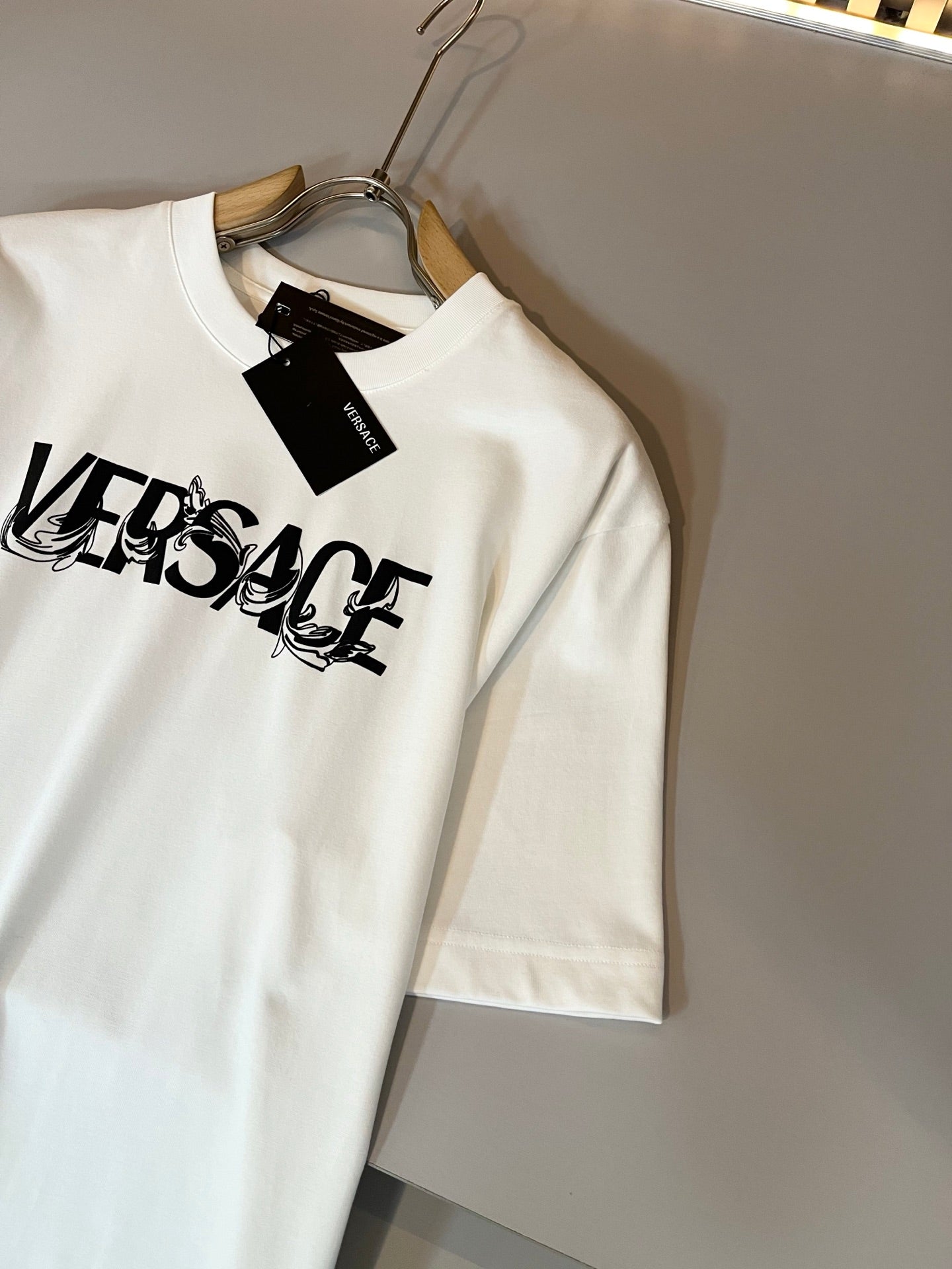 VERSA* 2025ss letter logo printed t-shirt