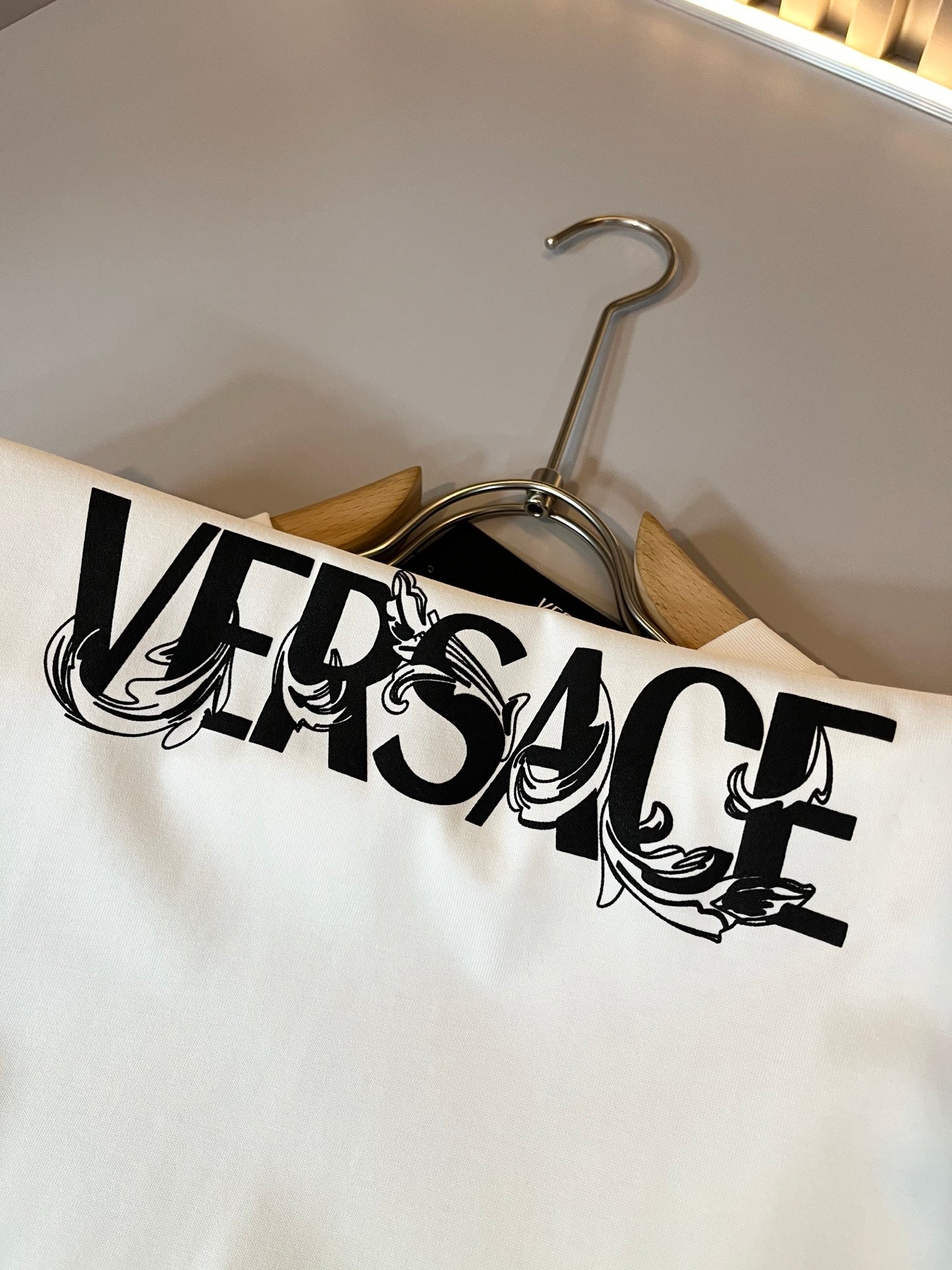 VERSA* 2025ss letter logo printed t-shirt
