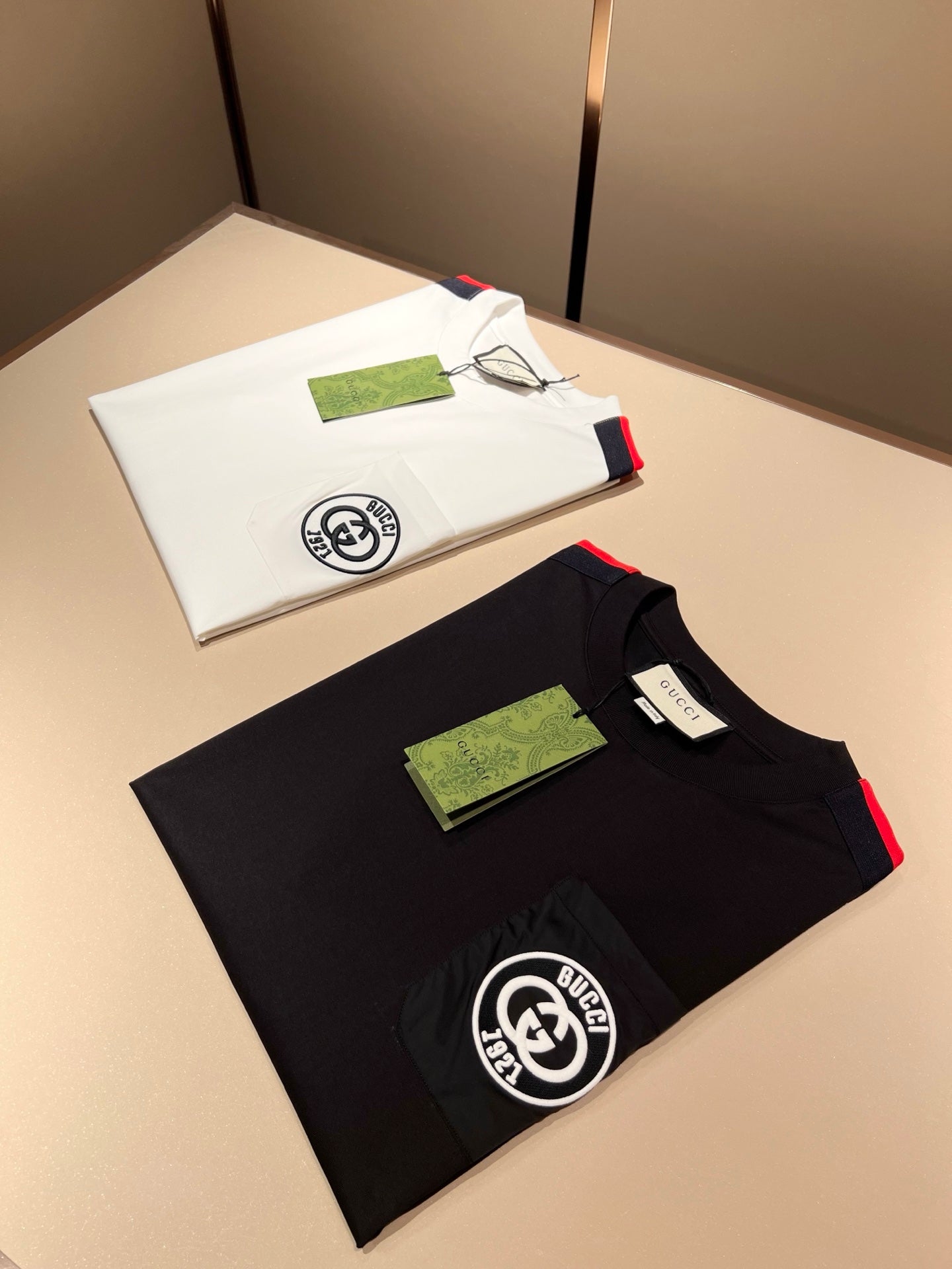 GUC* shoulder stripe logo cotton t-shirt