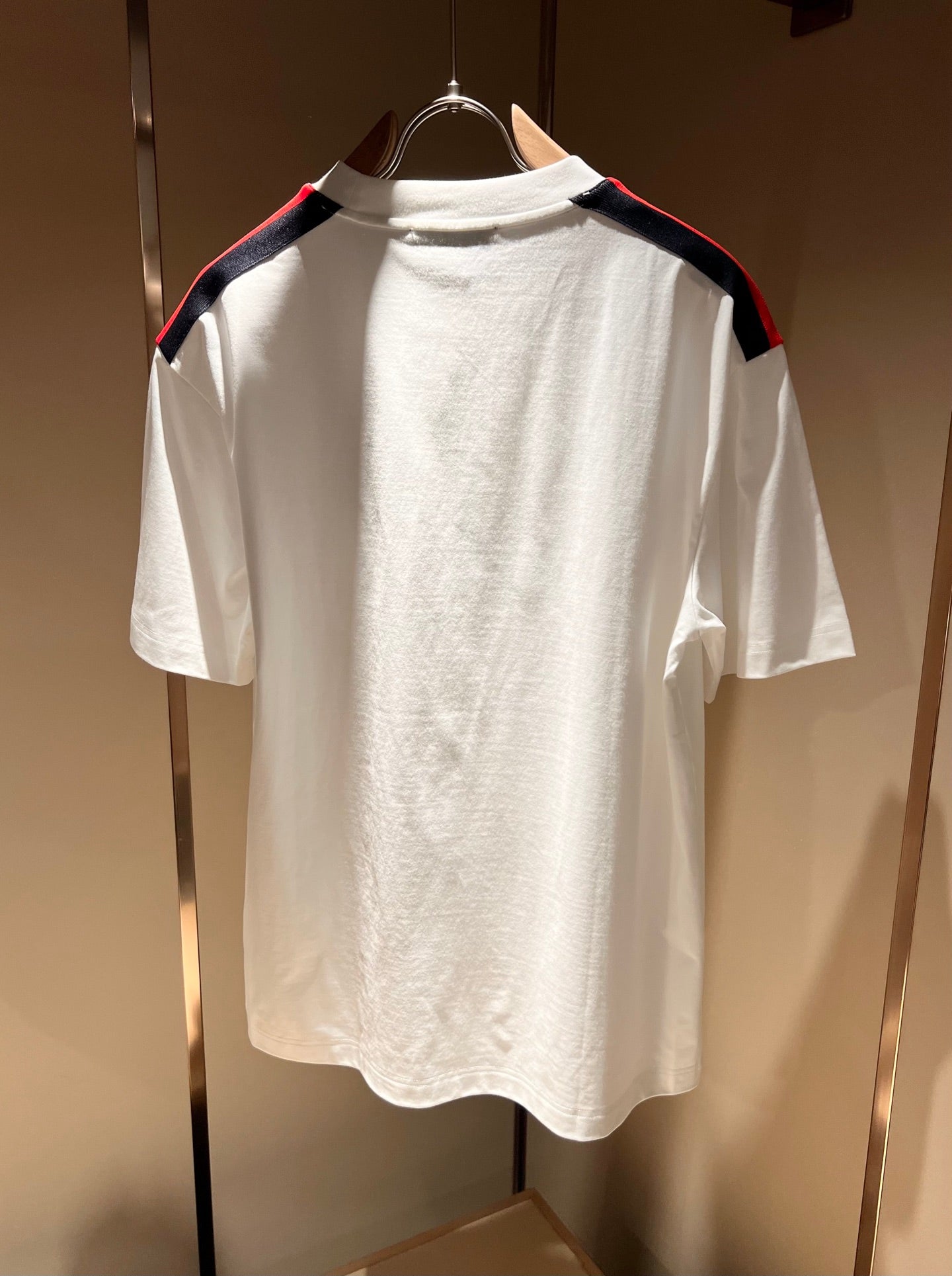 GUC* shoulder stripe logo cotton t-shirt