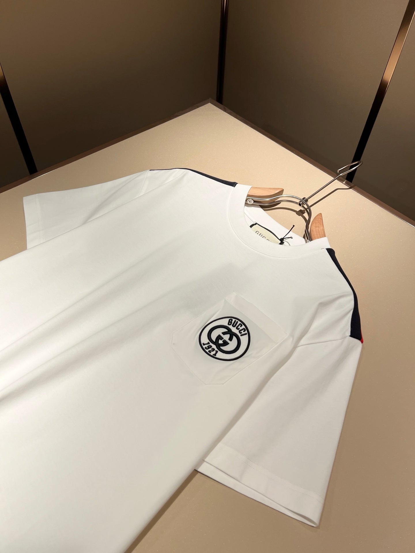 GUC* shoulder stripe logo cotton t-shirt