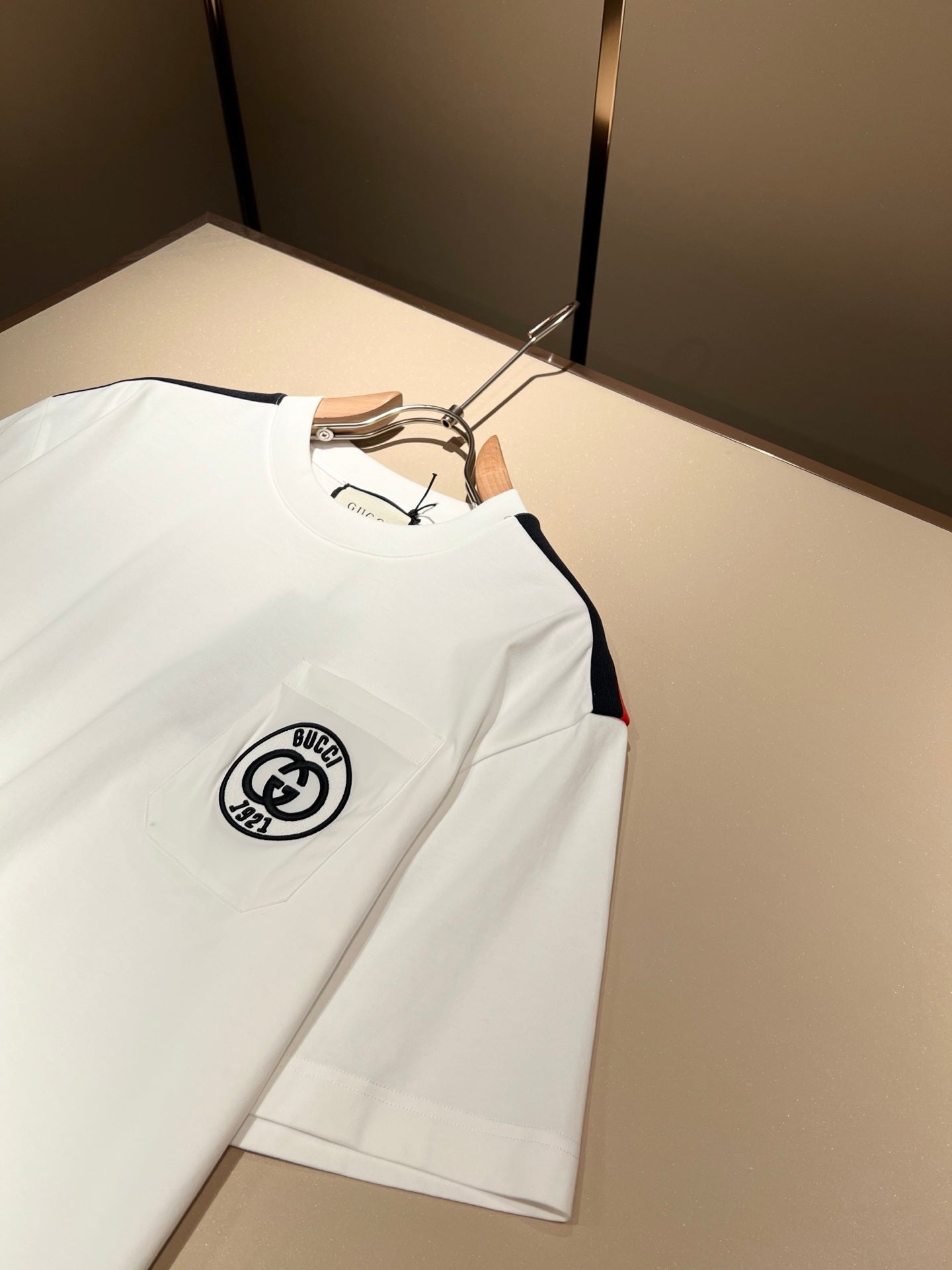 GUC* shoulder stripe logo cotton t-shirt