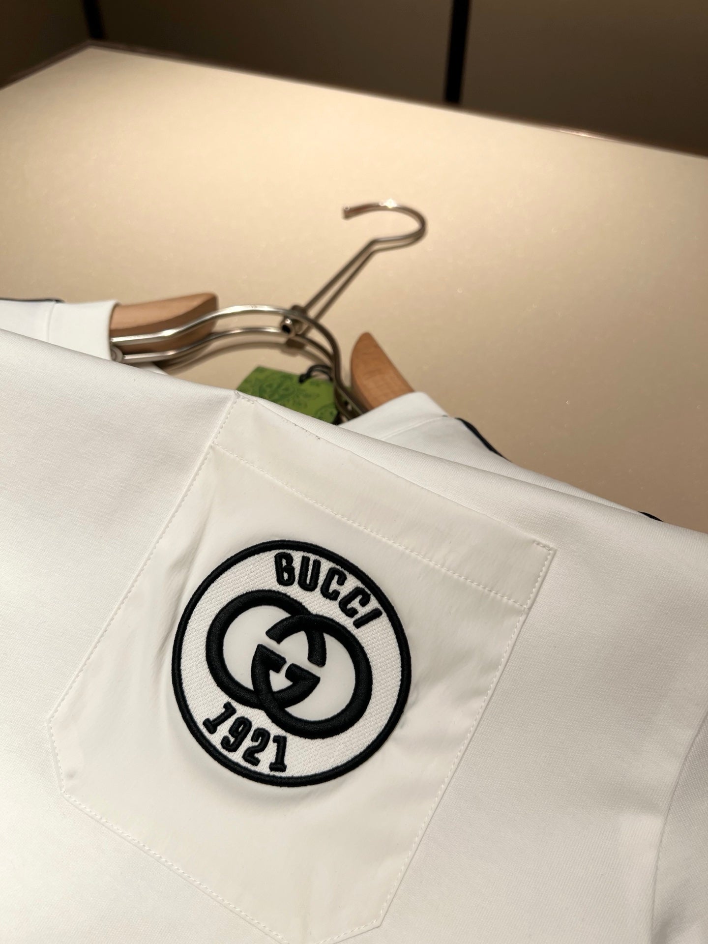 GUC* shoulder stripe logo cotton t-shirt