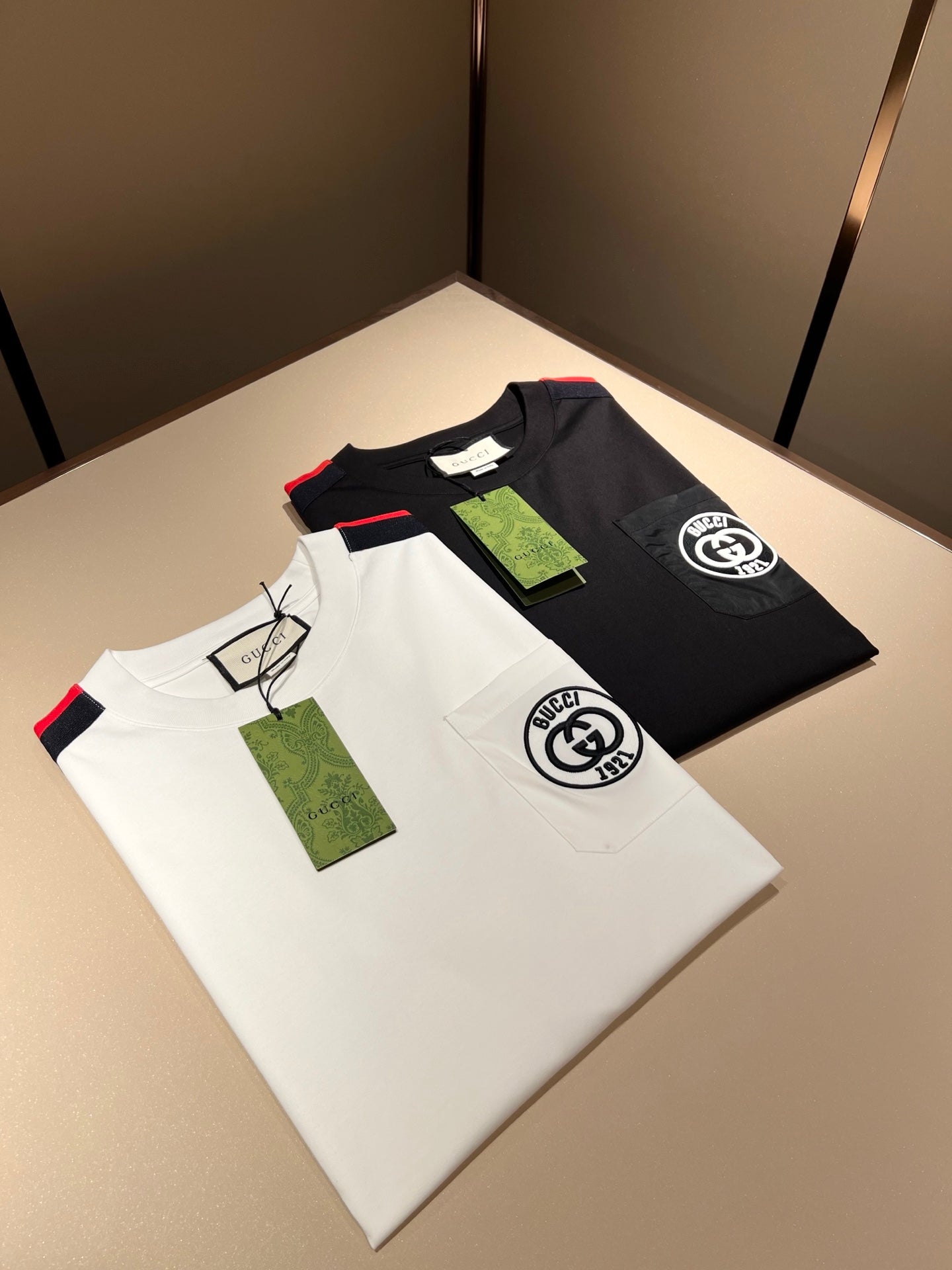 GUC* shoulder stripe logo cotton t-shirt
