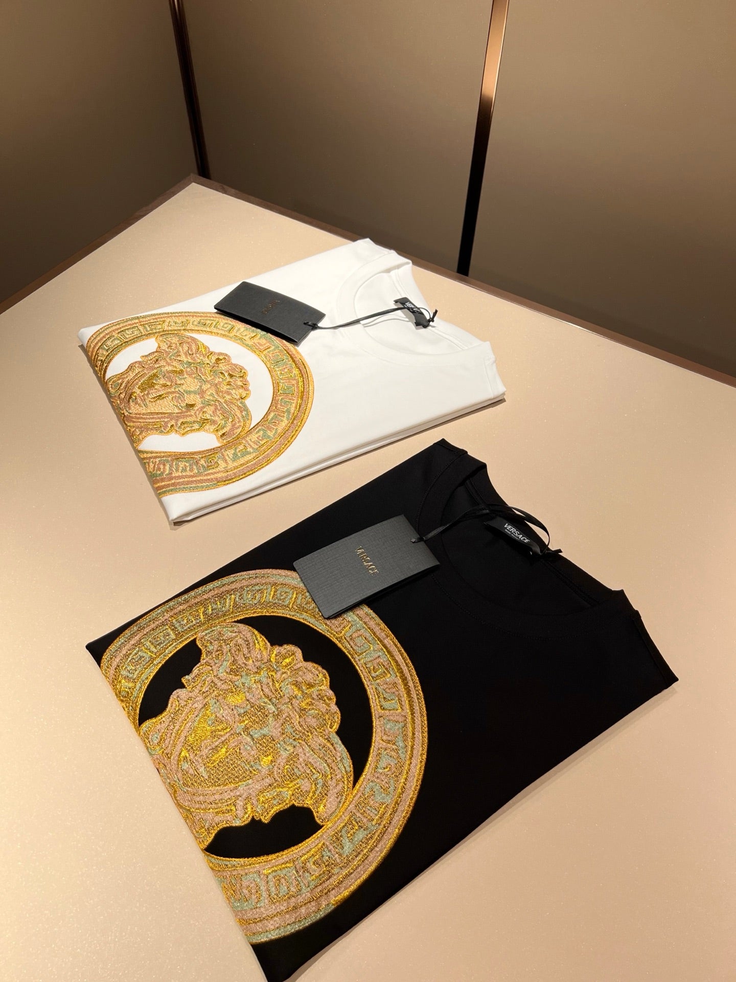 VERSA* embroidered medusa logo t-shirt