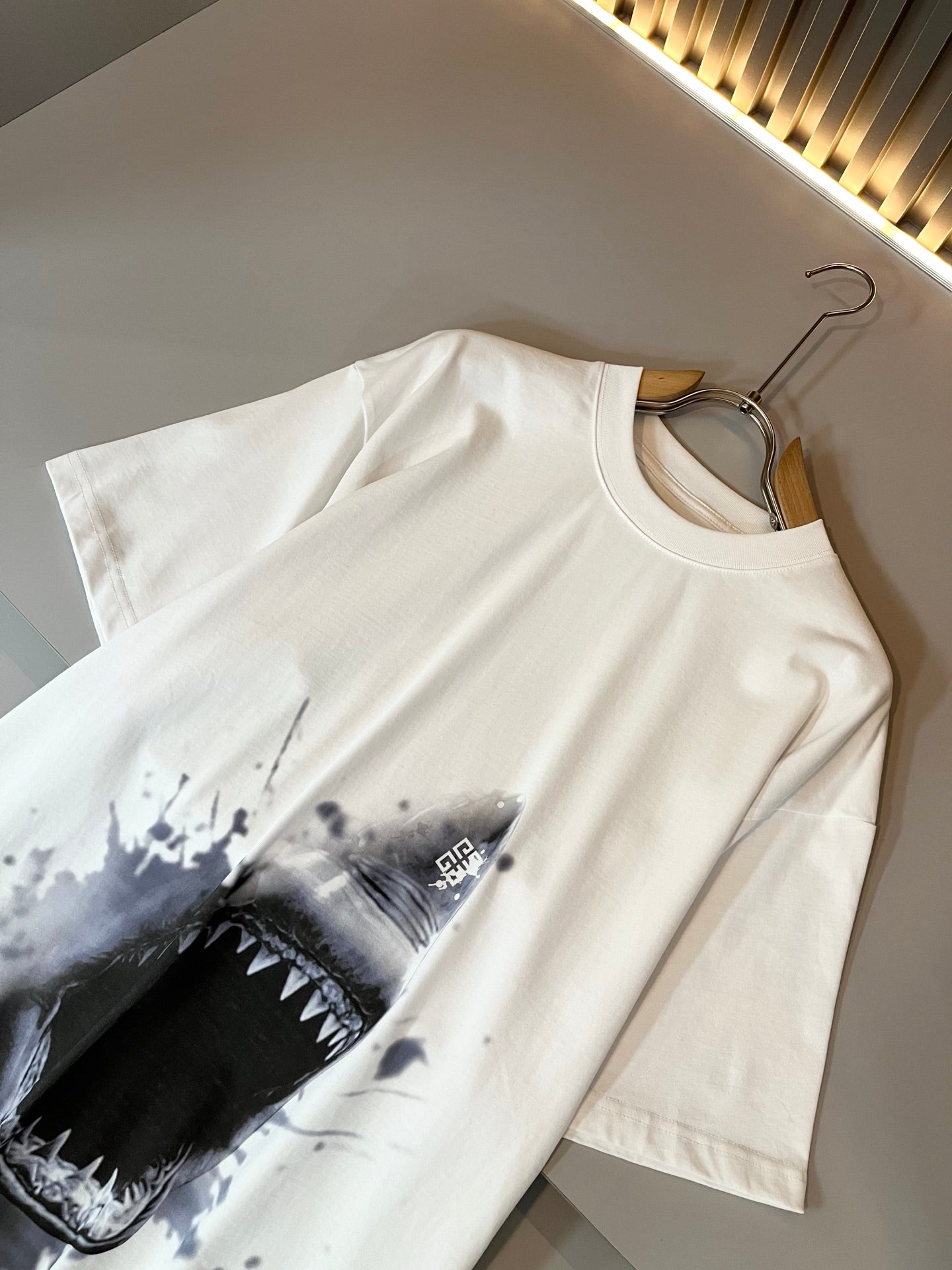 GIV* printed shark graphic t-shirt