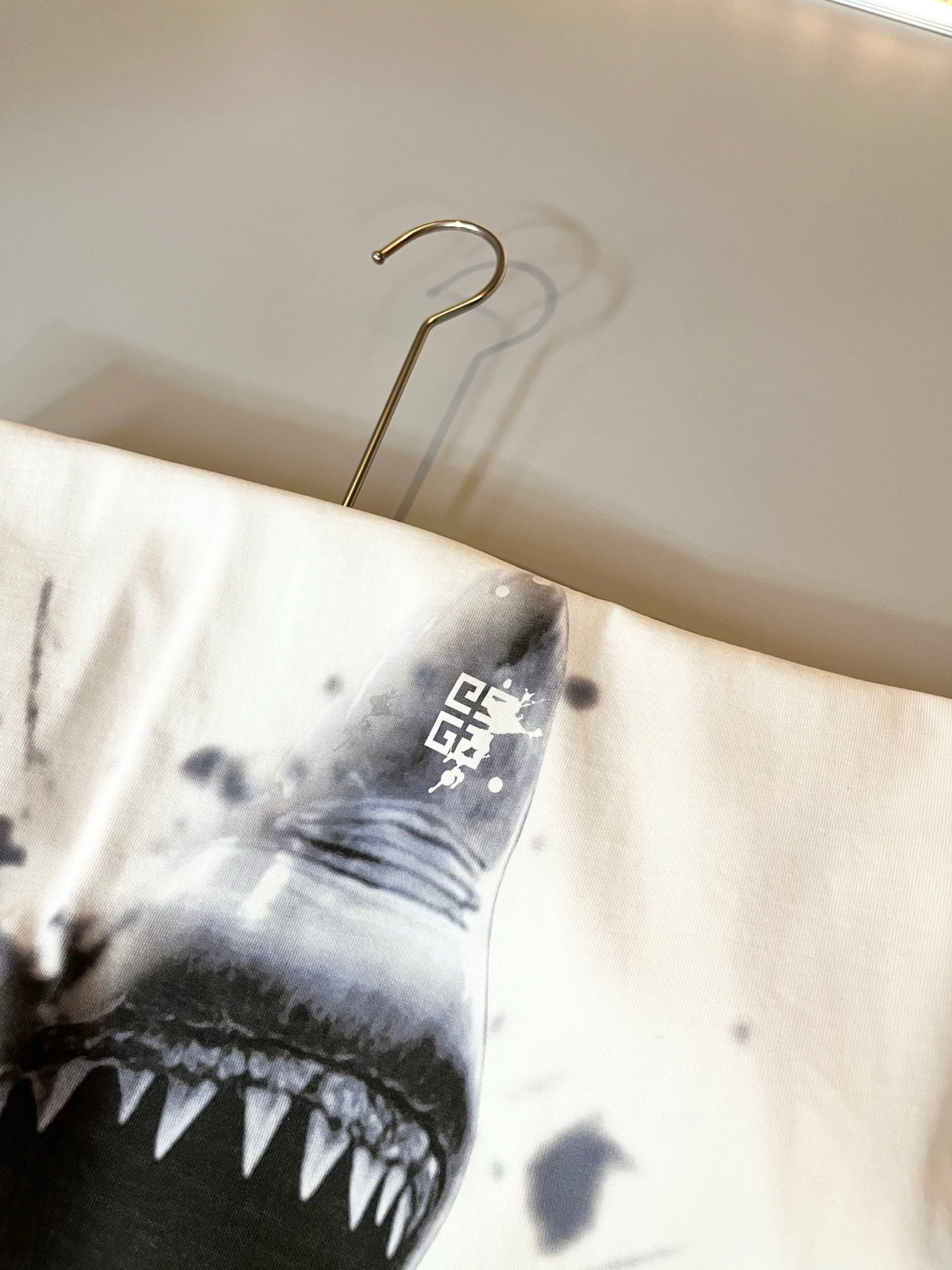 GIV* printed shark graphic t-shirt