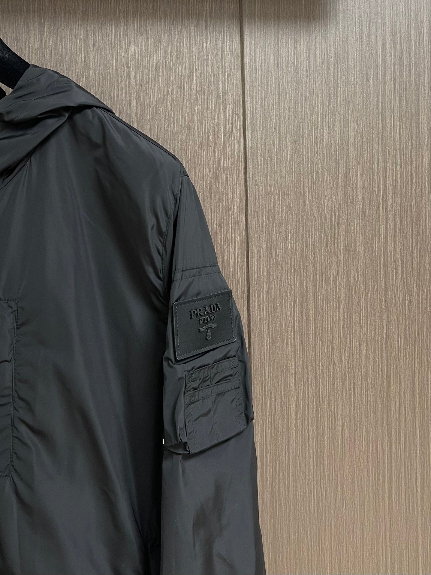 PRA* Technical fabric down jacket with hood
