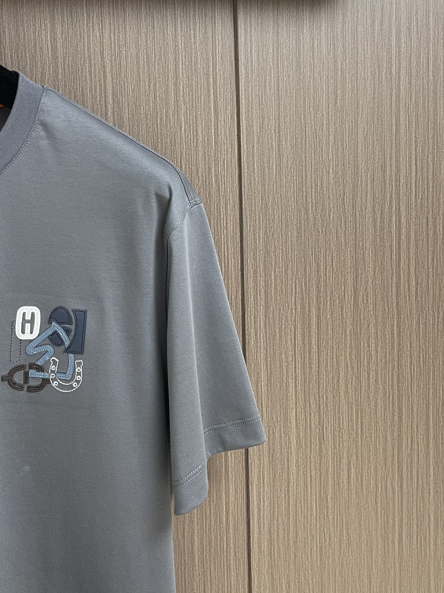 HERM* "H Puzzle" t-shirt with leather detail