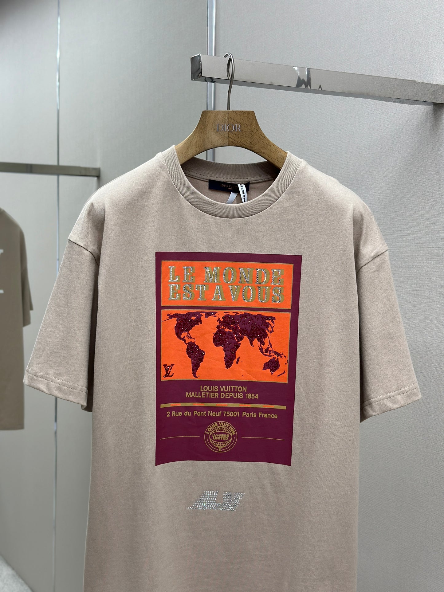 LOUI*V Embellished Graphic Cotton T-Shirt