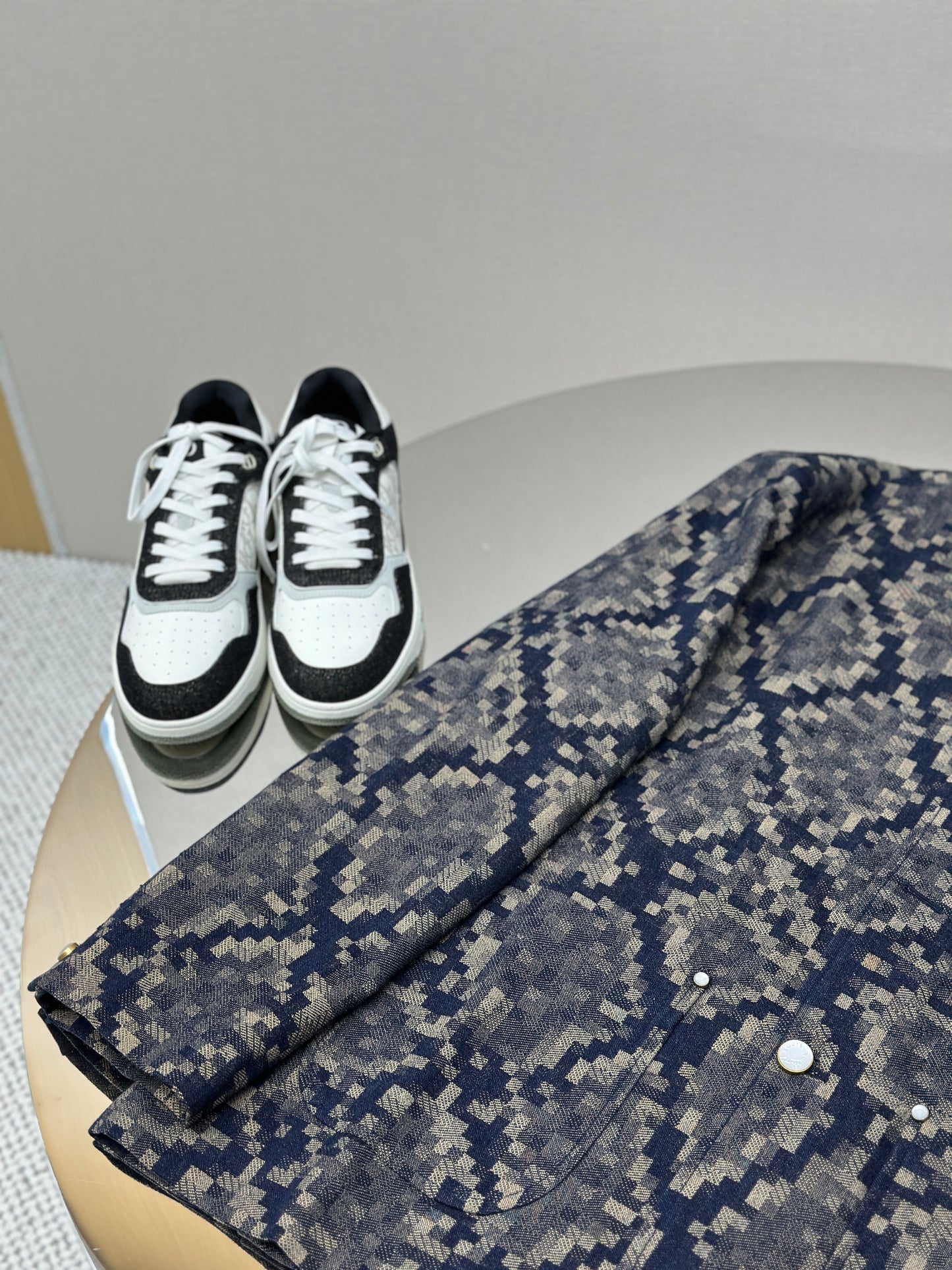 LOUI*V Graphic Collarless Denim Jacket