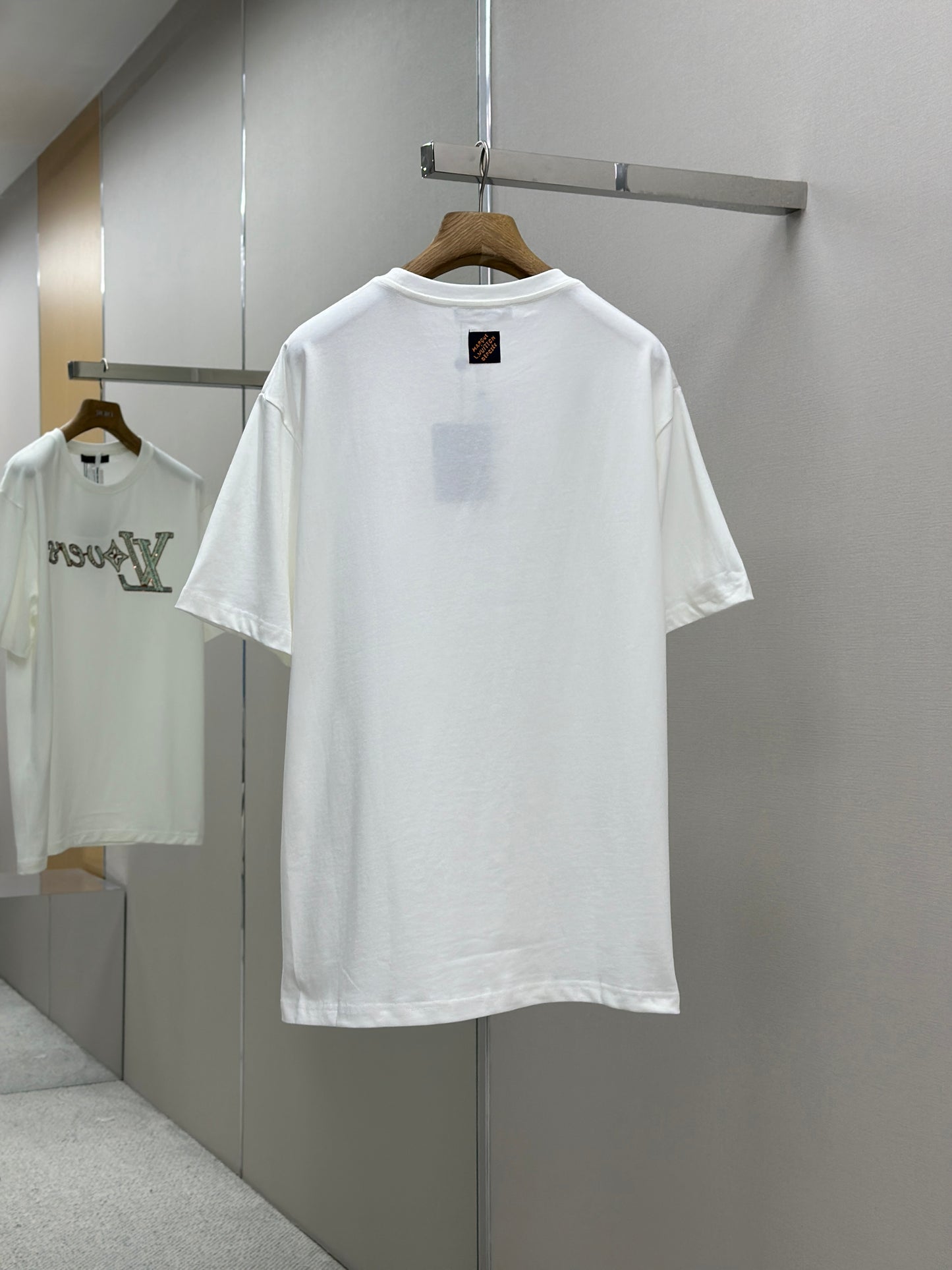 LOUI*V Embroidered Short-Sleeved T-Shirt