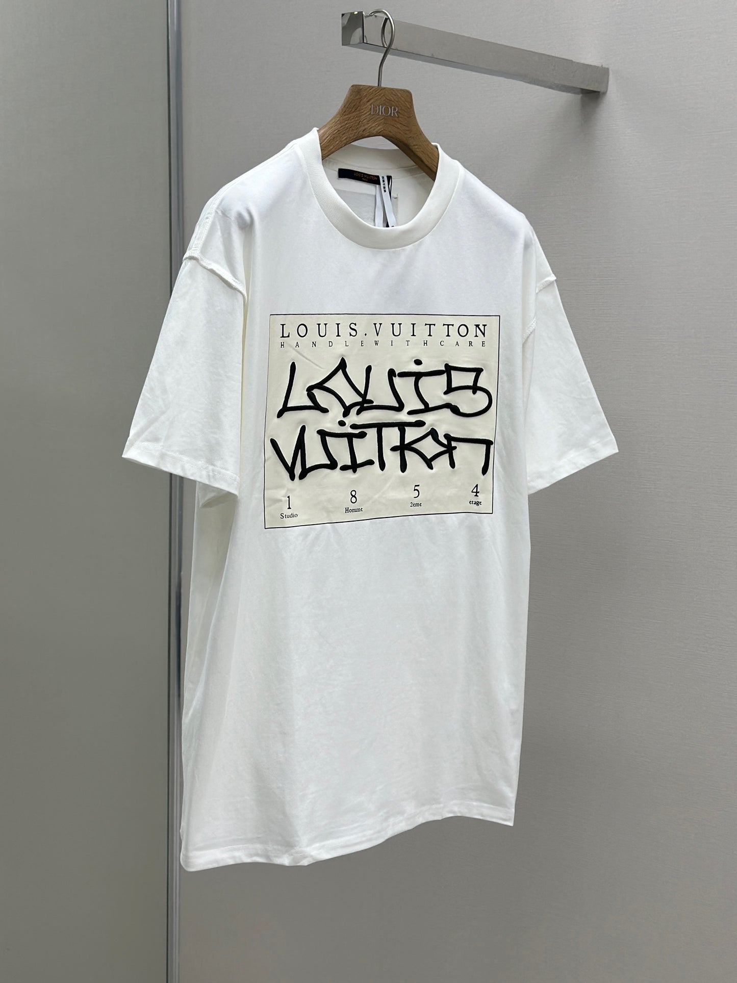 LOUI*V Abstract embroidery letter T-shirt