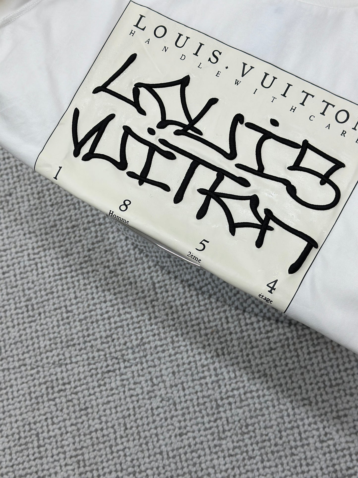LOUI*V Abstract embroidery letter T-shirt