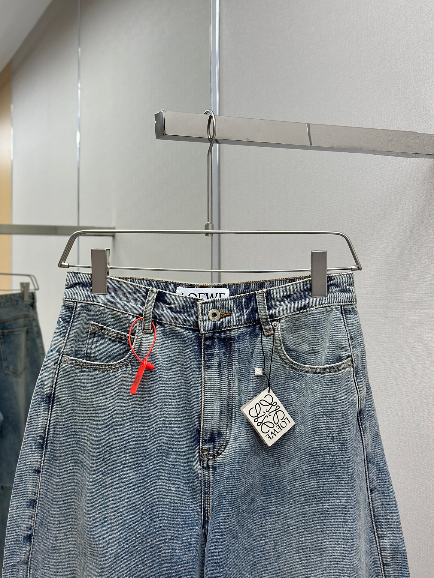 LOE*W Anagram barrel jeans in denim