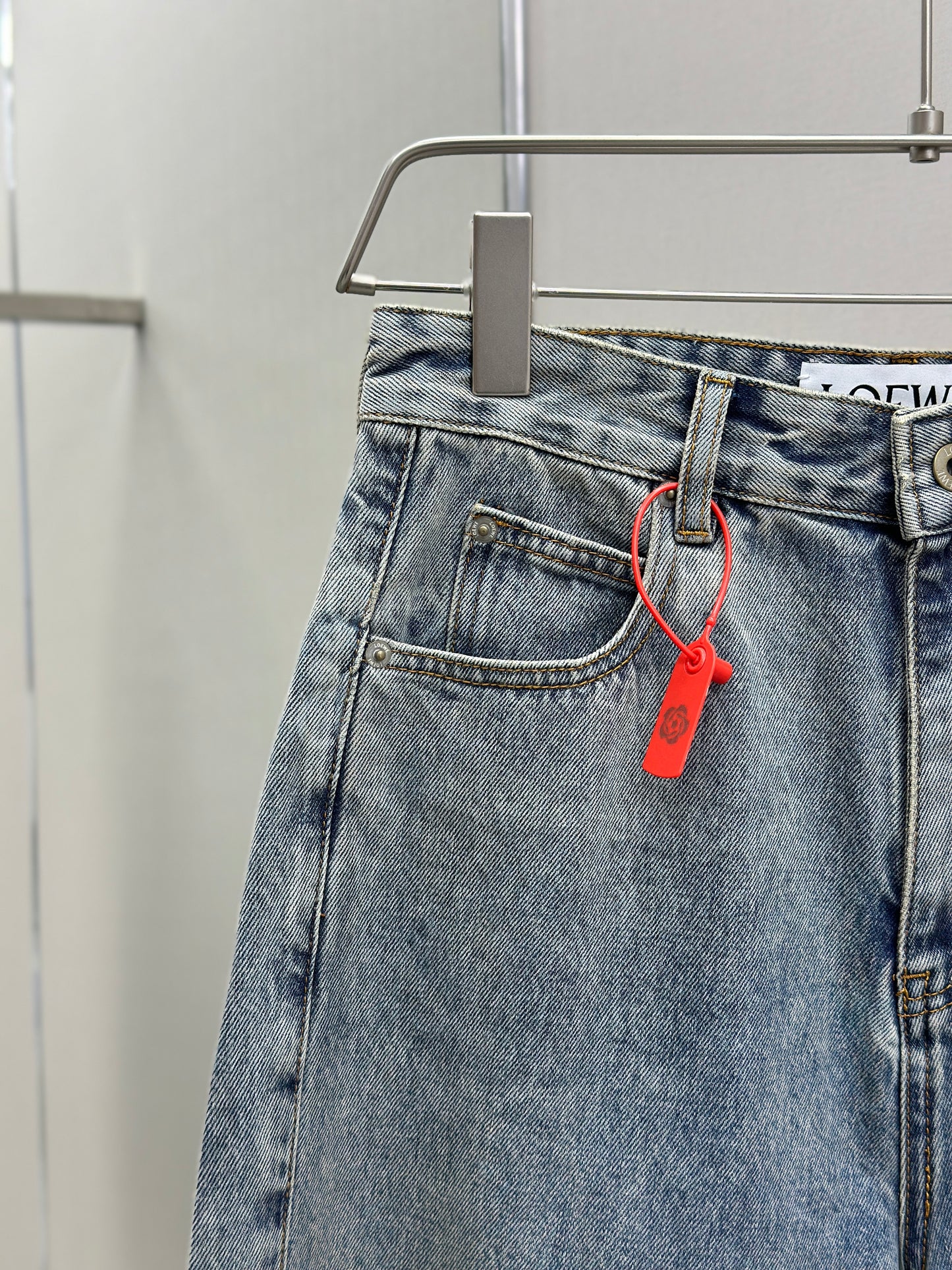 LOE*W Anagram barrel jeans in denim