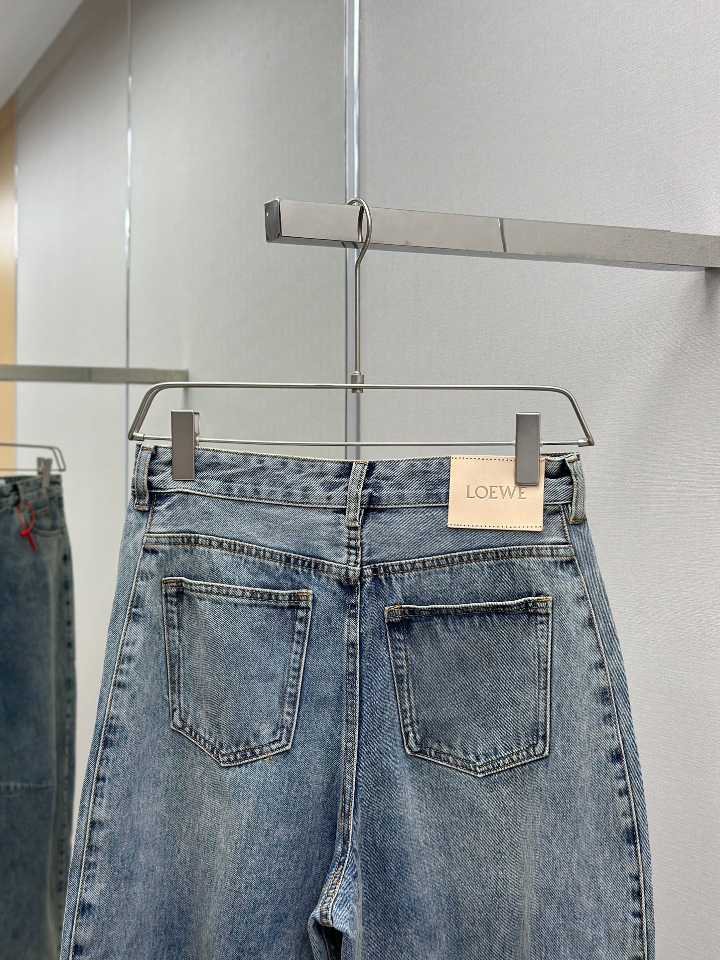 LOE*W Anagram barrel jeans in denim