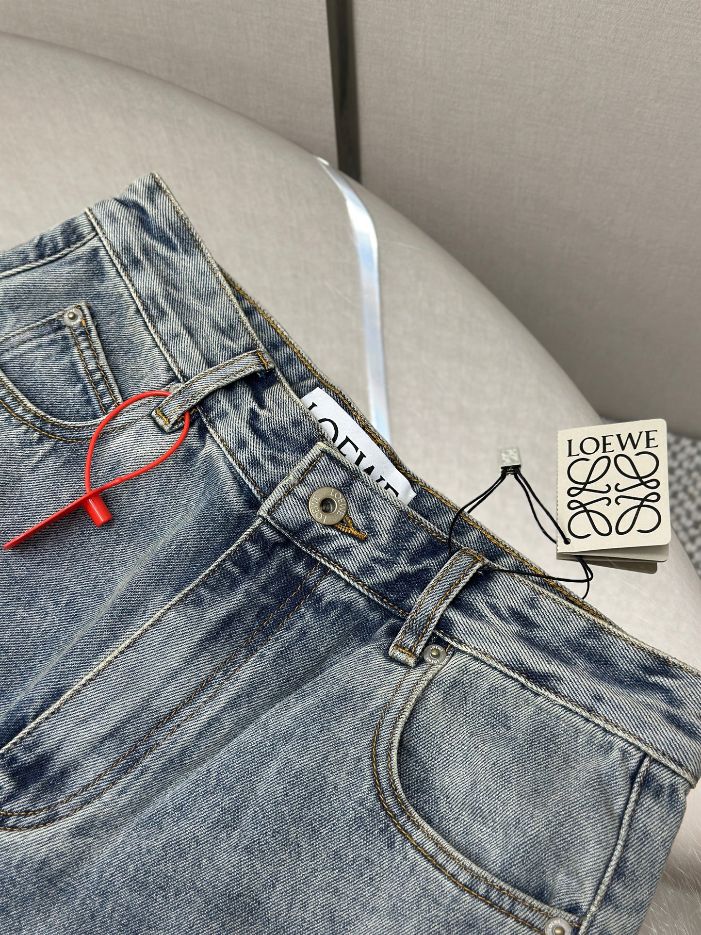 LOE*W Anagram barrel jeans in denim