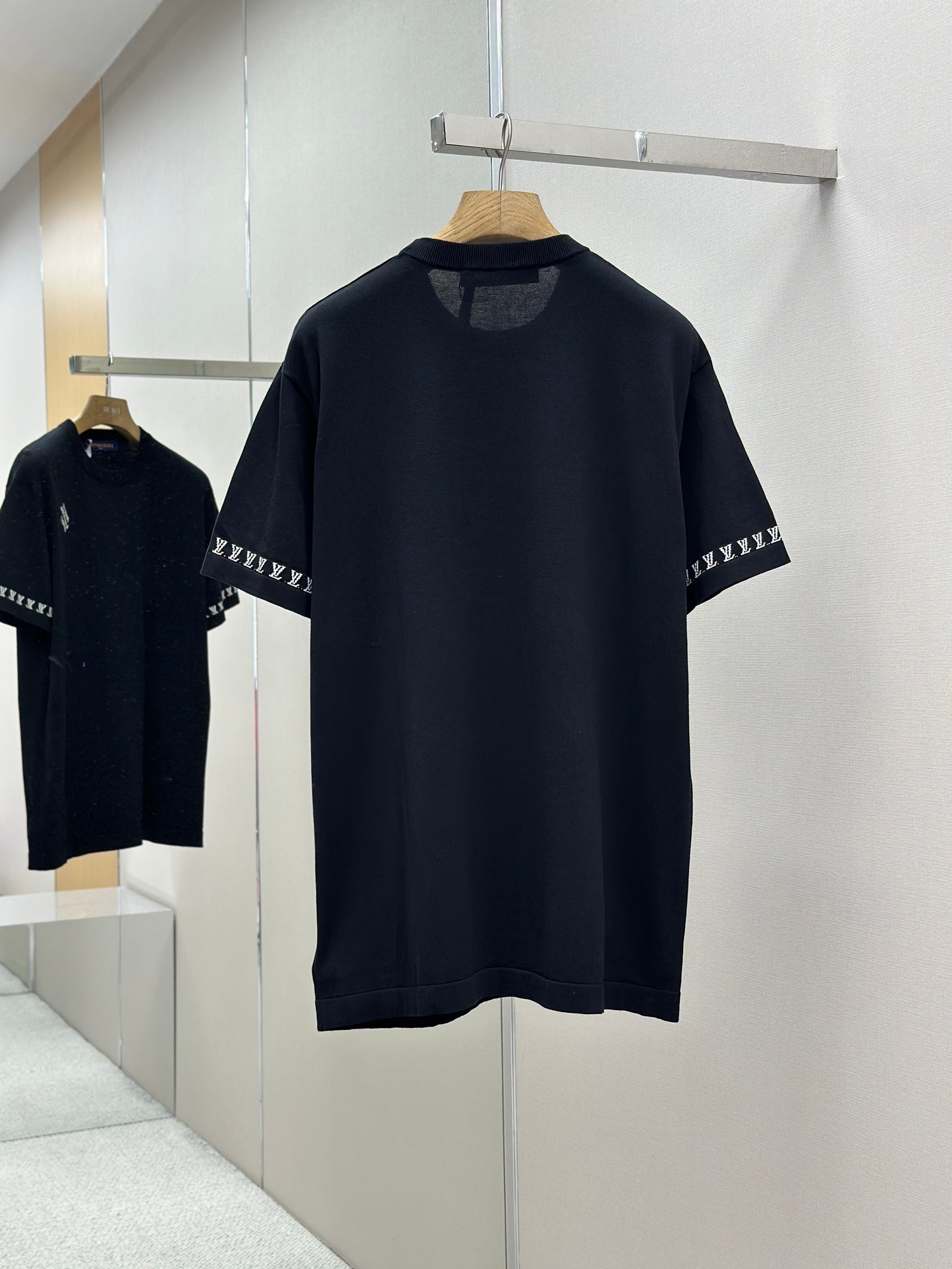 LOUI*V Signature Short-Sleeved Crewneck
