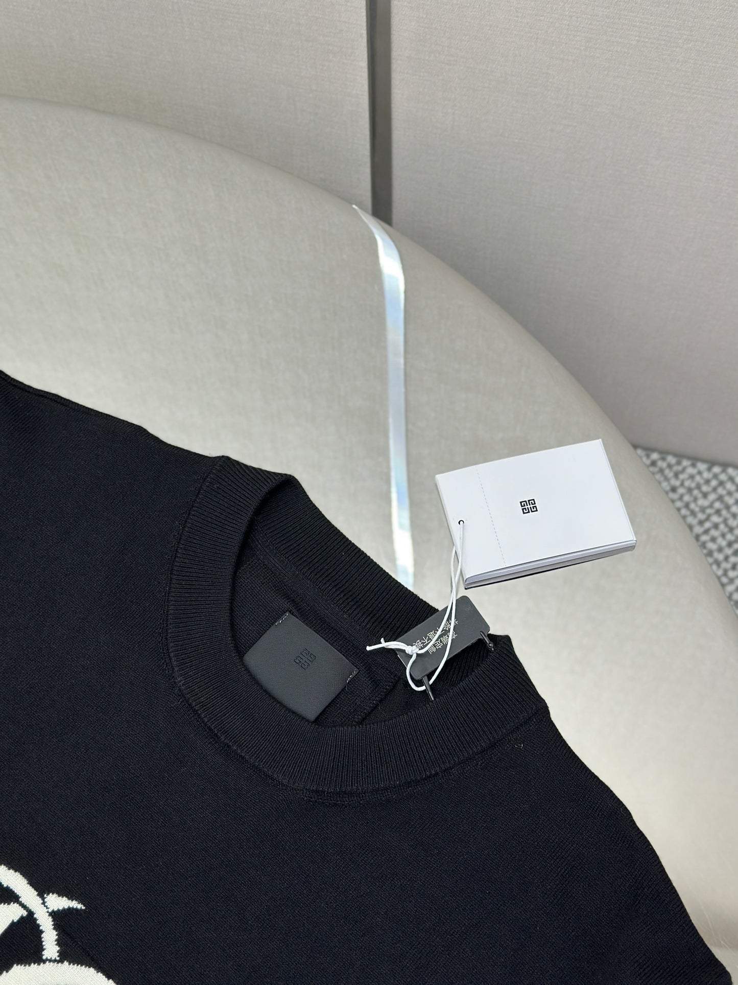 GIV* T-shirt in knit with HG jacquard