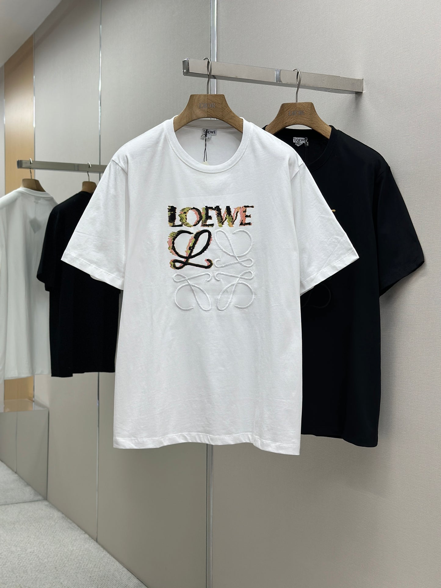 LOE*W Half Hand-Painted Graffiti Embroidered T-Shirt