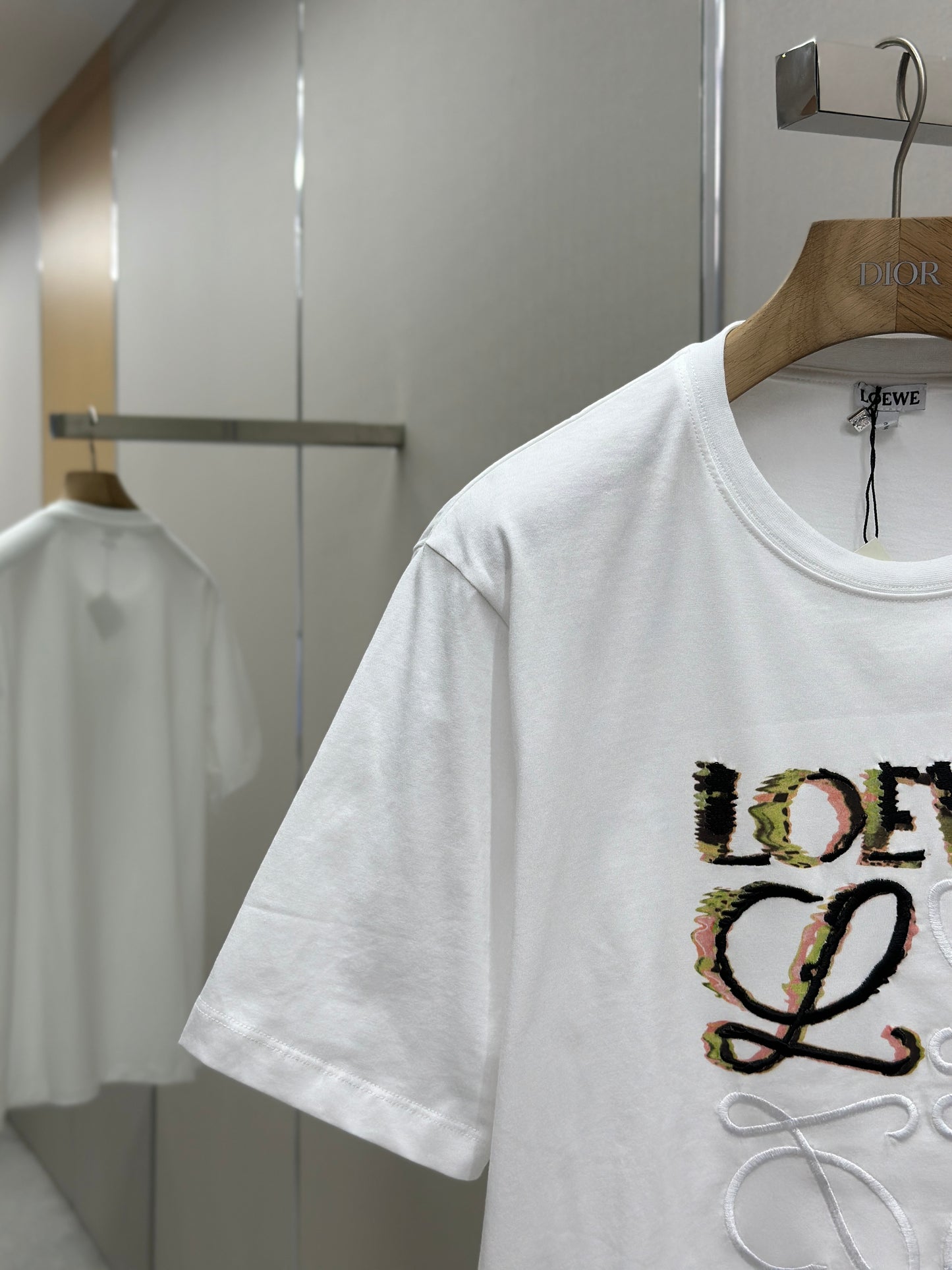 LOE*W Half Hand-Painted Graffiti Embroidered T-Shirt
