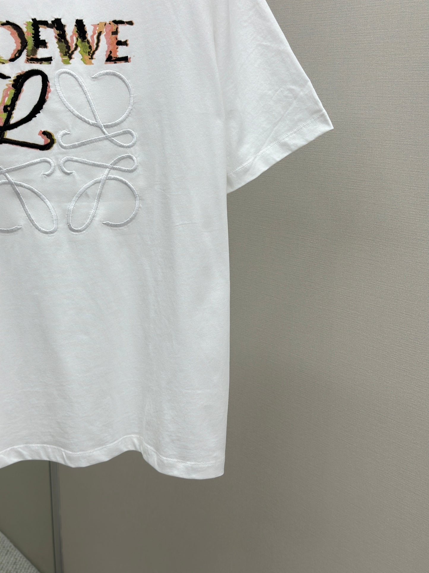 LOE*W Half Hand-Painted Graffiti Embroidered T-Shirt