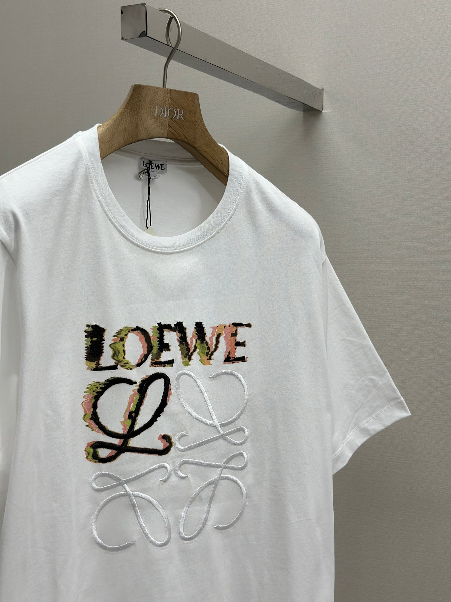 LOE*W Half Hand-Painted Graffiti Embroidered T-Shirt