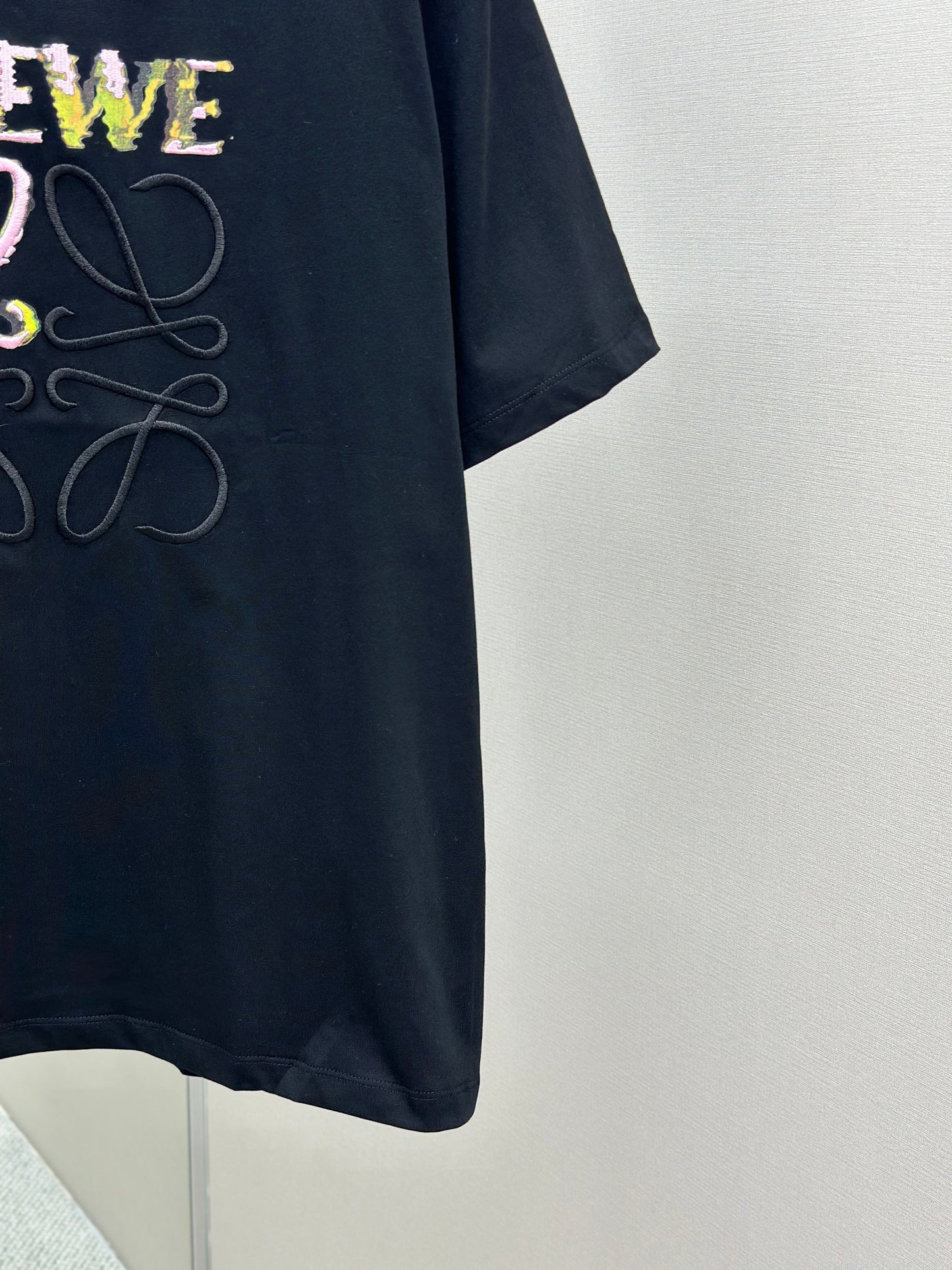 LOE*W Half Hand-Painted Graffiti Embroidered T-Shirt