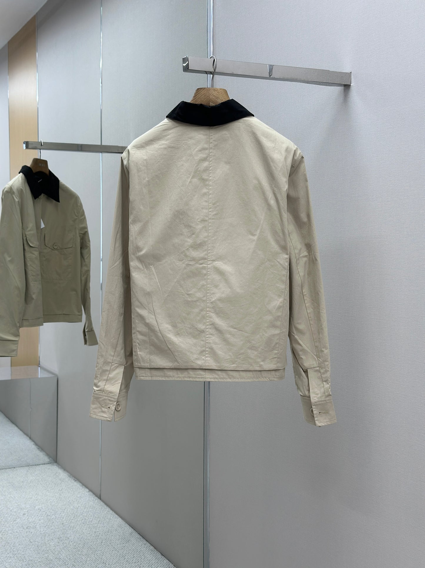 DIO* Jacket with Contrasting Spread Collar
