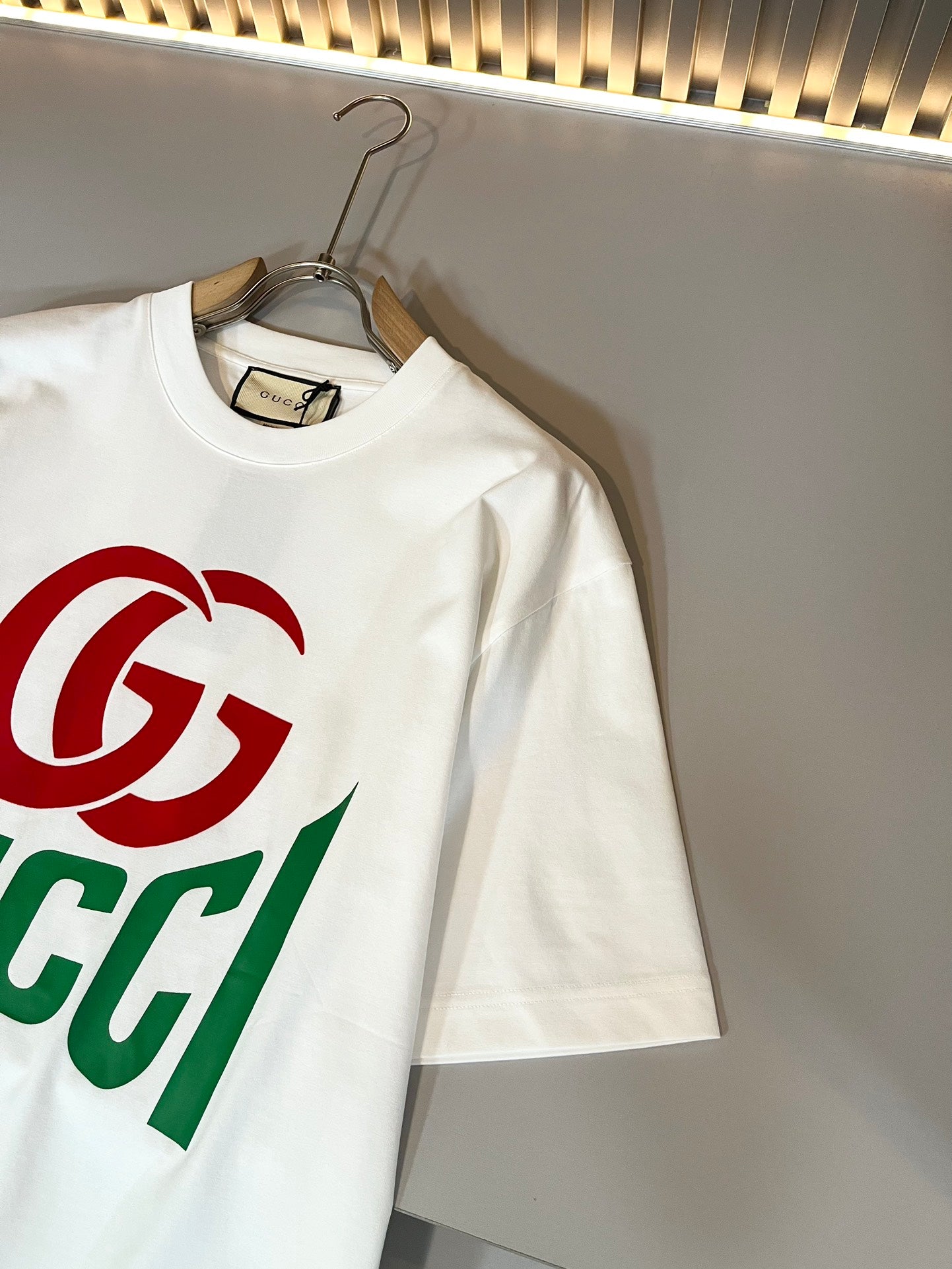 GUC*  new cotton t-shirt embossed logo