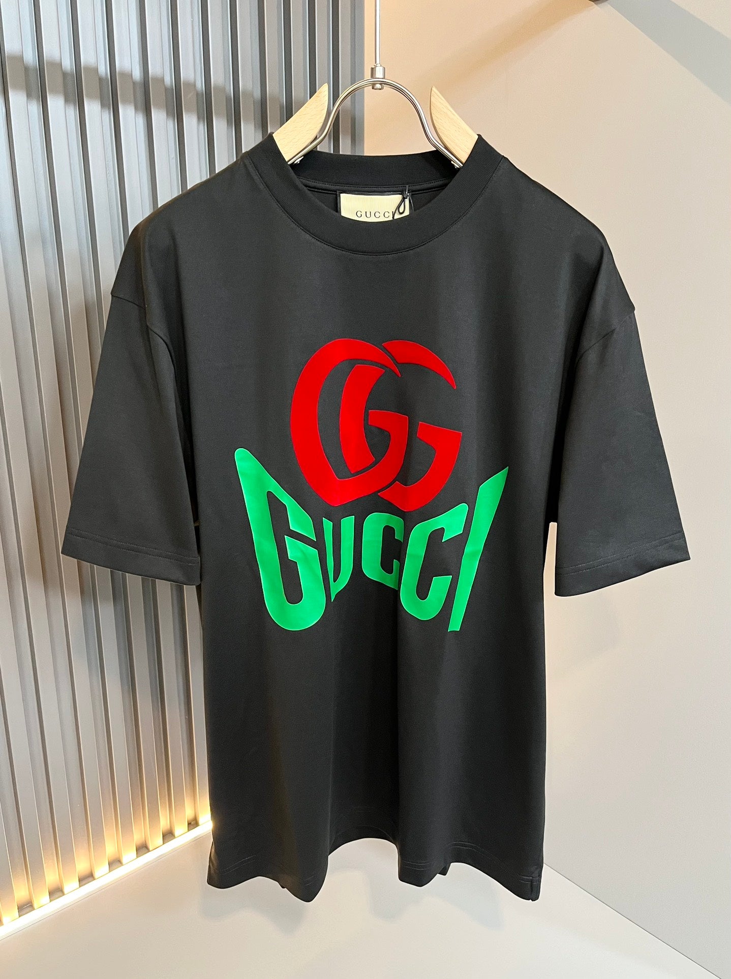 GUC*  new cotton t-shirt embossed logo