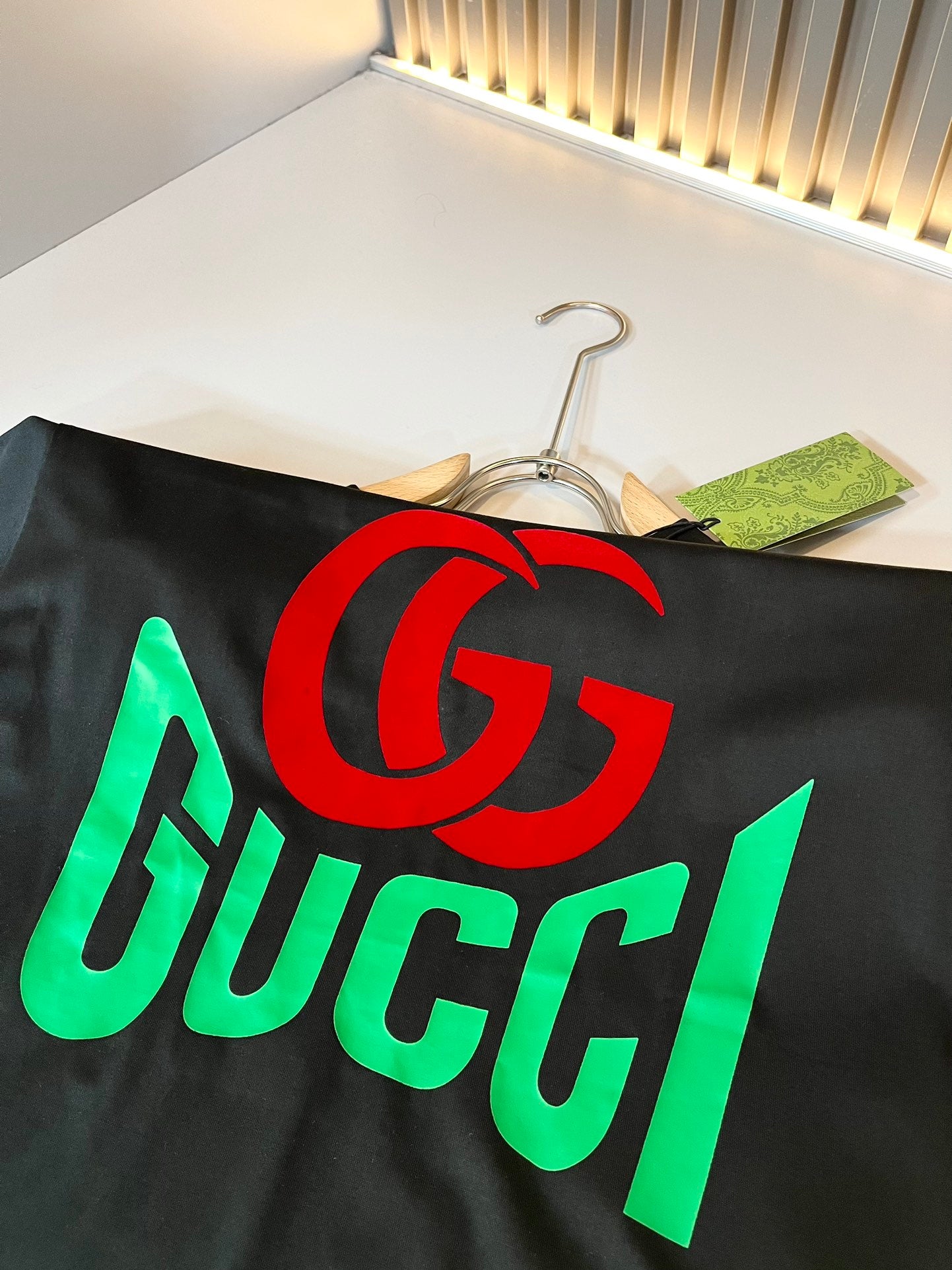 GUC*  new cotton t-shirt embossed logo