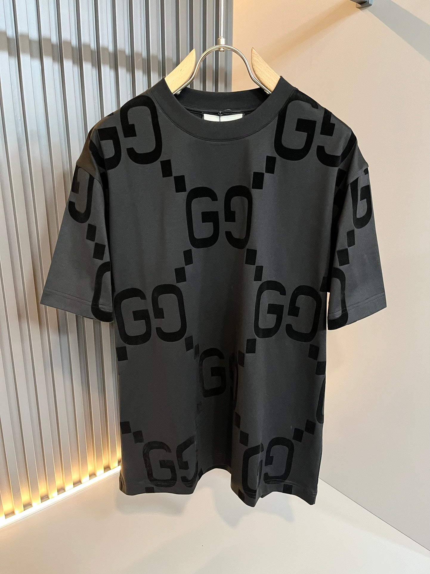 GUC*  new cotton t-shirt all-over logo embossed