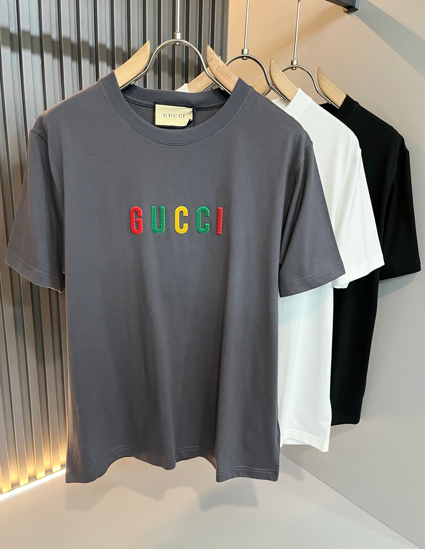 GUC*  new cotton t-shirt embossed logo