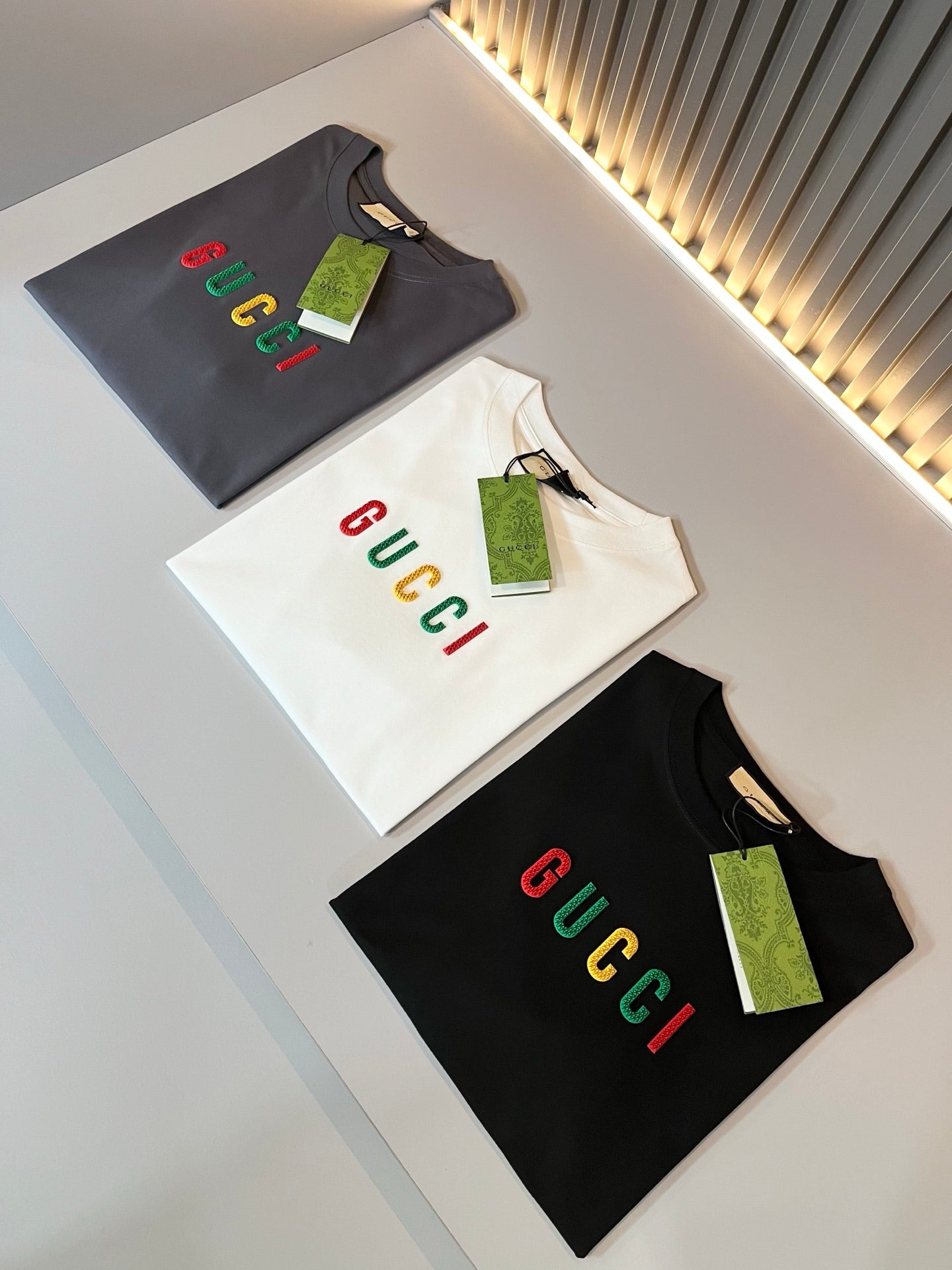 GUC*  new cotton t-shirt embossed logo