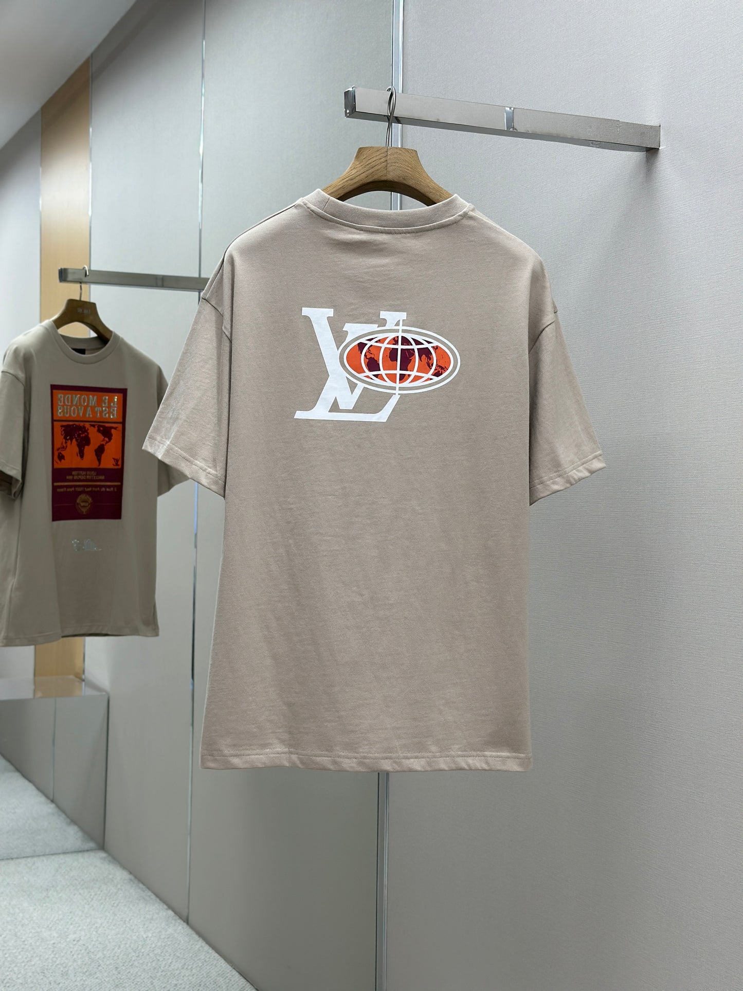 LOUI*V Embellished Graphic Cotton T-Shirt