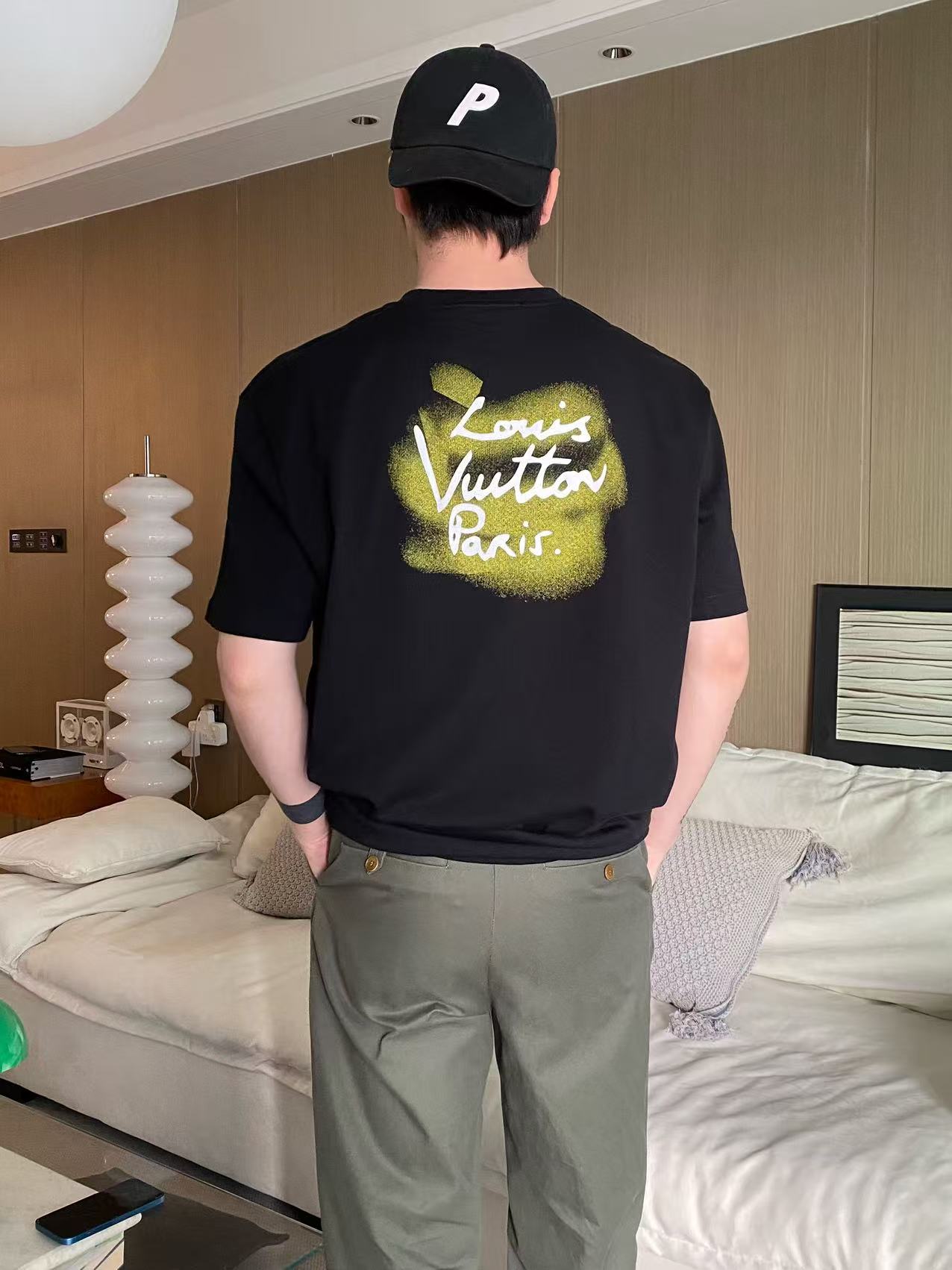 LOUI*V Glow Signature T-Shirt